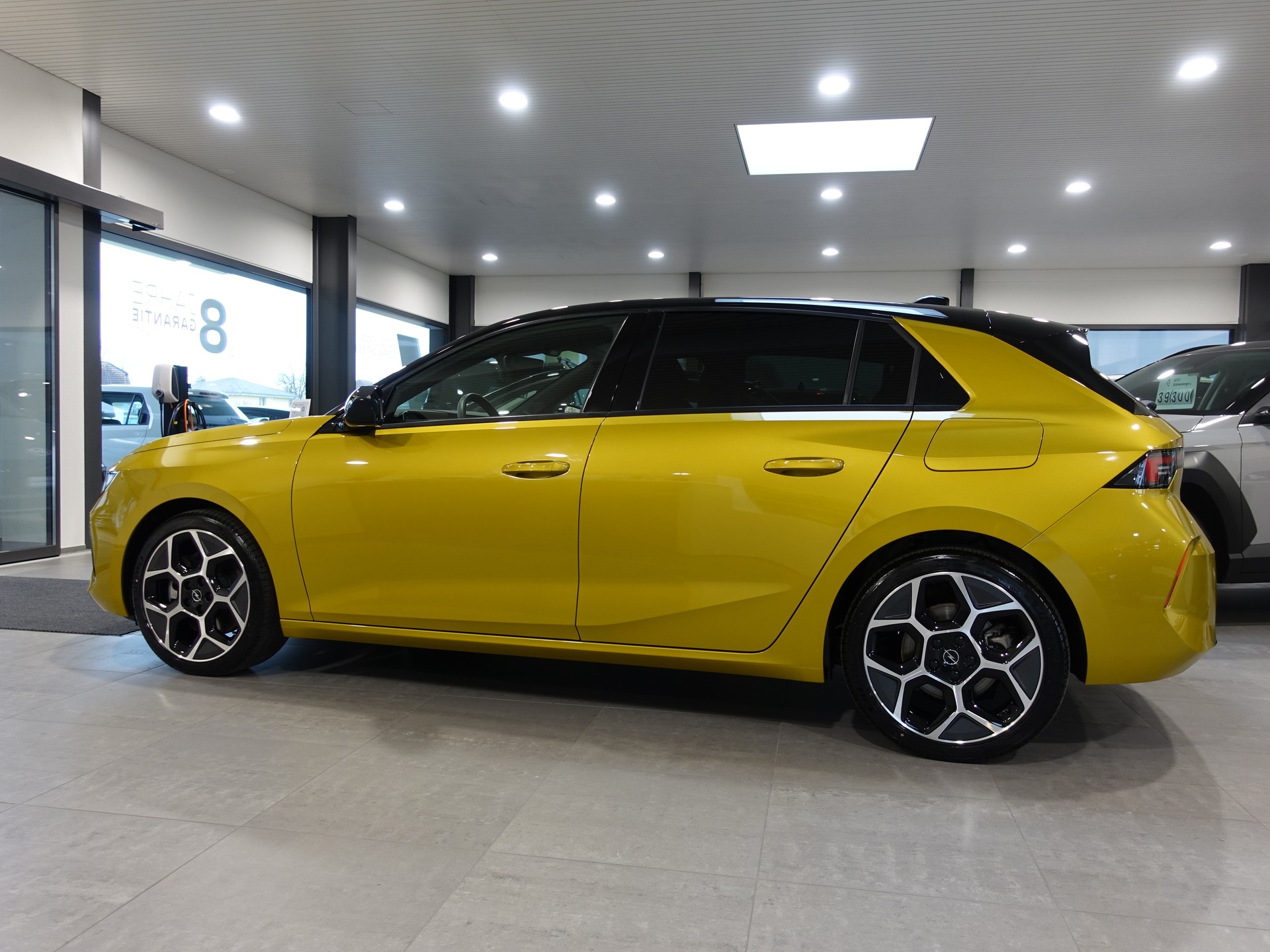 OPEL Astra 1.6 PHEV Swiss + Anhängerkupplung, Lederausstattung-image-1