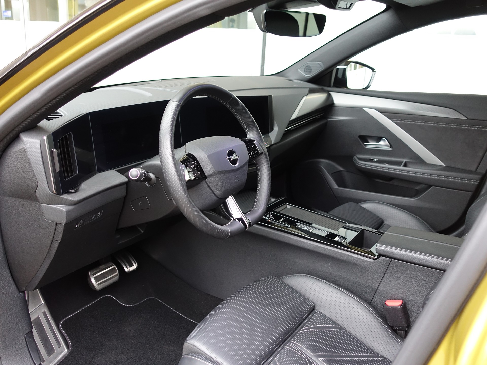 OPEL Astra 1.6 PHEV Swiss + Anhängerkupplung, Lederausstattung-image-26