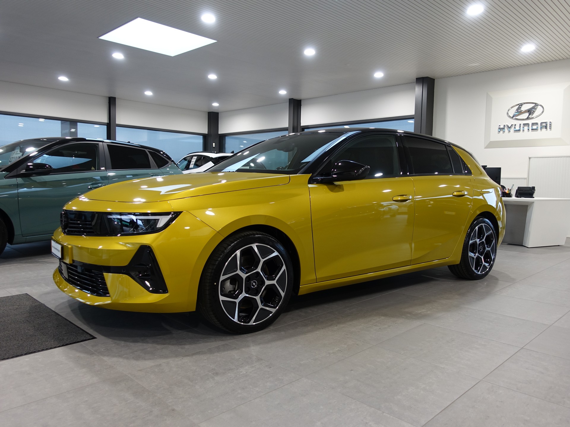 OPEL Astra 1.6 PHEV Swiss + Anhängerkupplung, Lederausstattung-image-0
