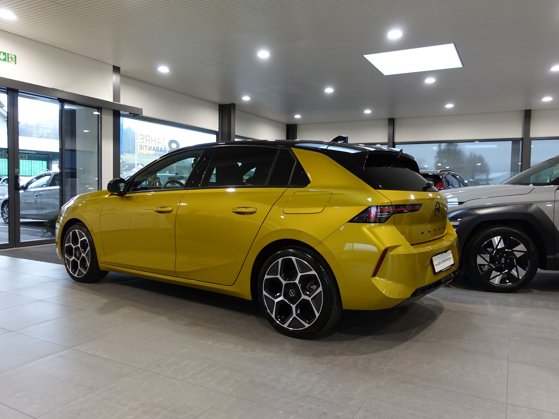 OPEL Astra 1.6 PHEV Swiss + Anhängerkupplung, Lederausstattung-image-2