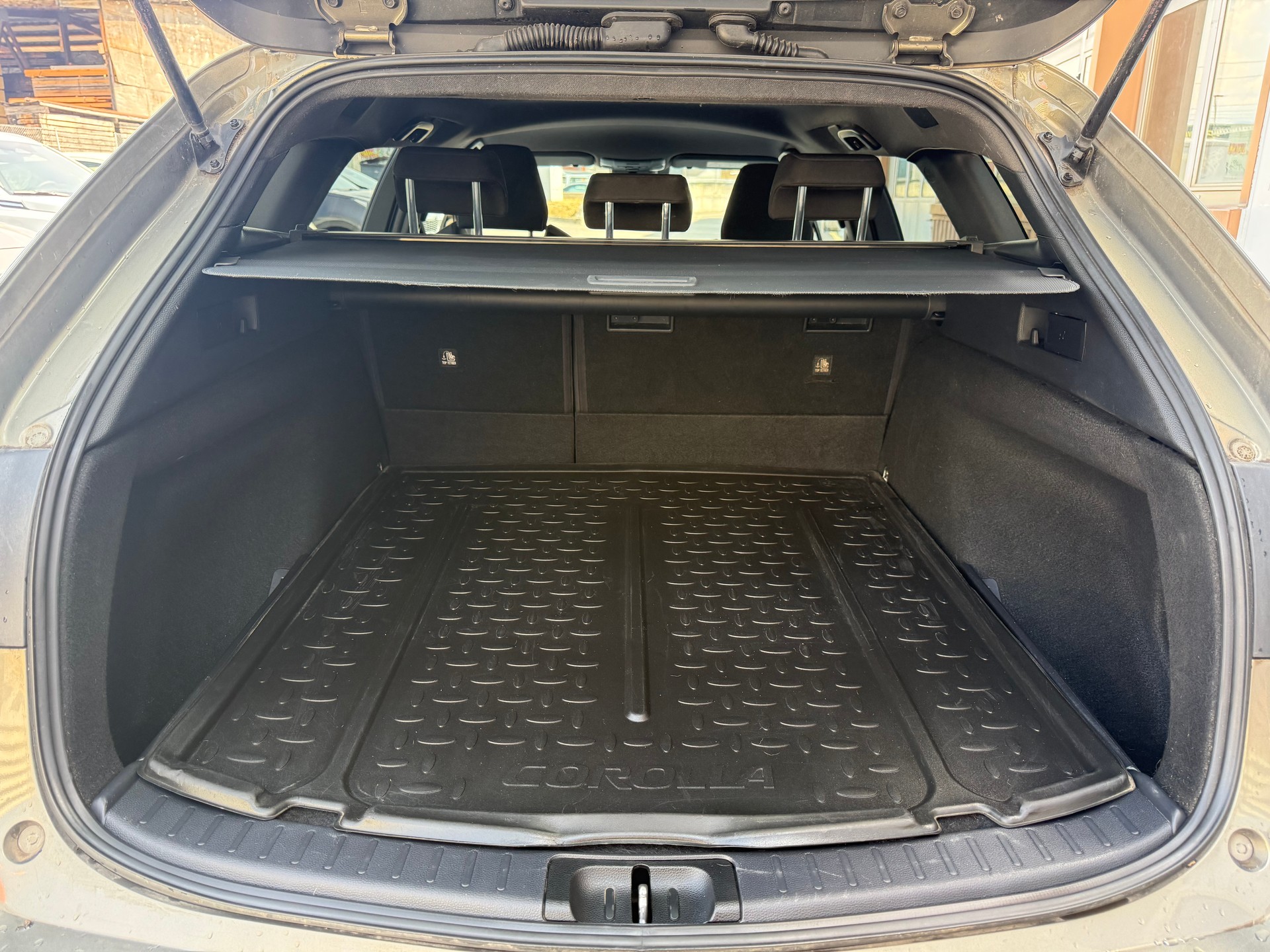 TOYOTA Corolla Touring Sports 1.8 HSD Comfort e-CVT-image-12