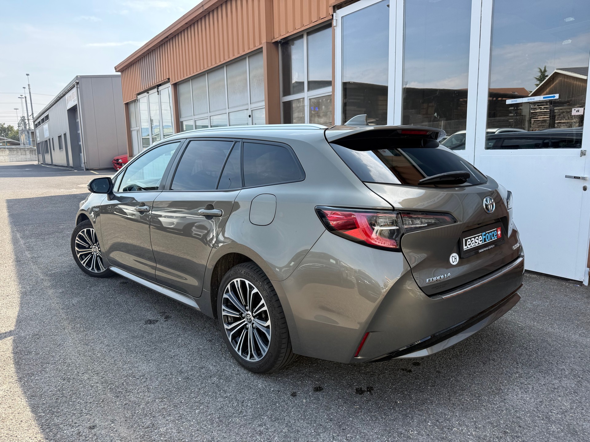TOYOTA Corolla Touring Sports 1.8 HSD Comfort e-CVT-image-1