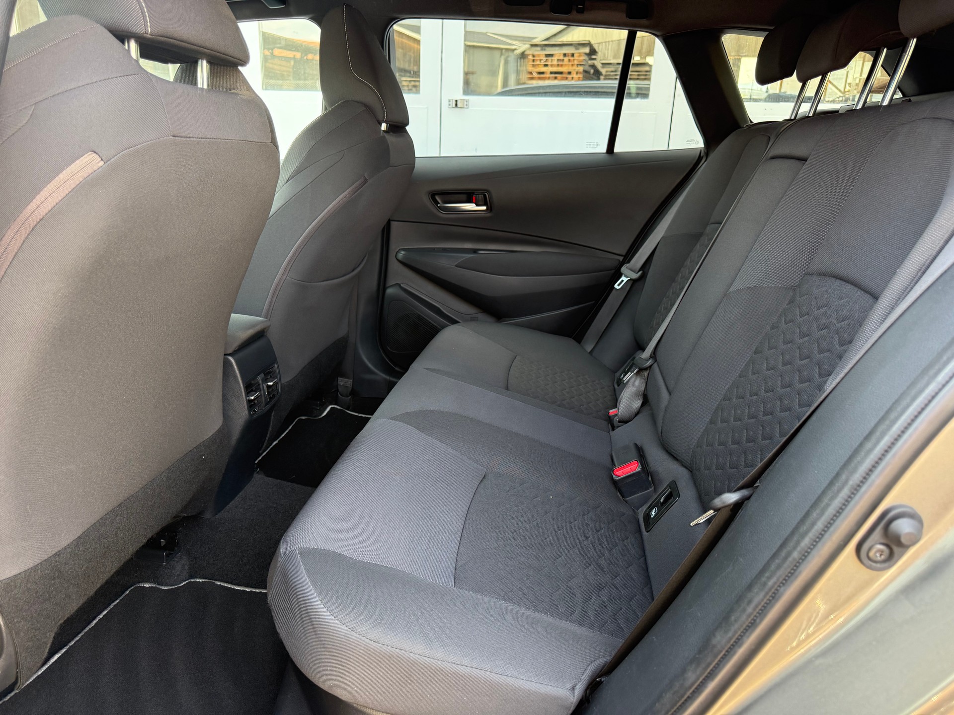TOYOTA Corolla Touring Sports 1.8 HSD Comfort e-CVT-image-13