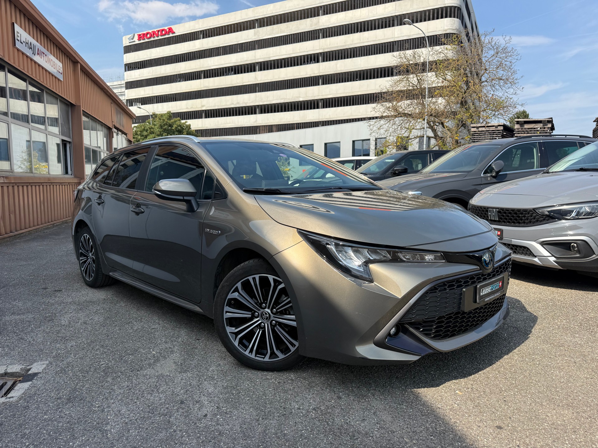 TOYOTA Corolla Touring Sports 1.8 HSD Comfort e-CVT-image-2