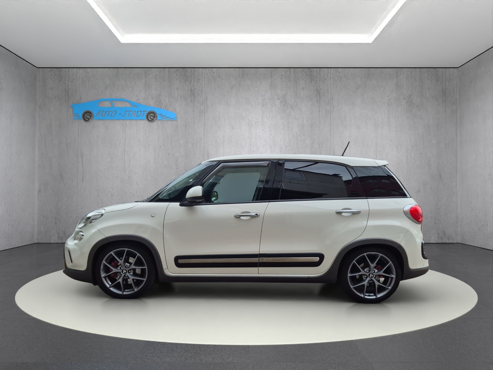 FIAT 500L 1.6 JTD Trekking-image-1
