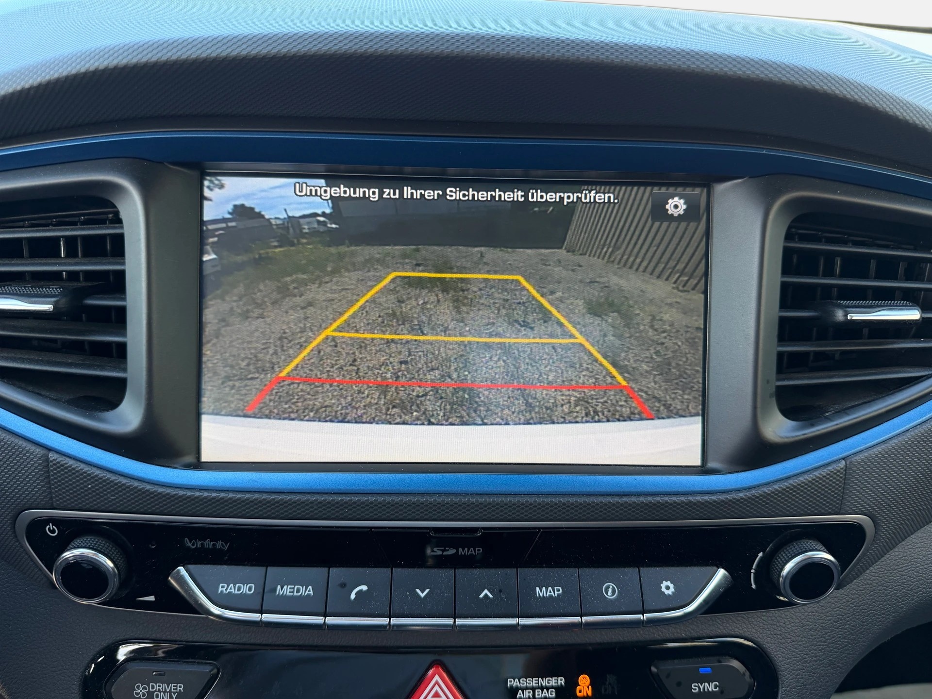 HYUNDAI Ioniq 1.6 GDi HEV Launch Plus DCT | CH-Auto | Frisch MFK | 1-Hand-image-16