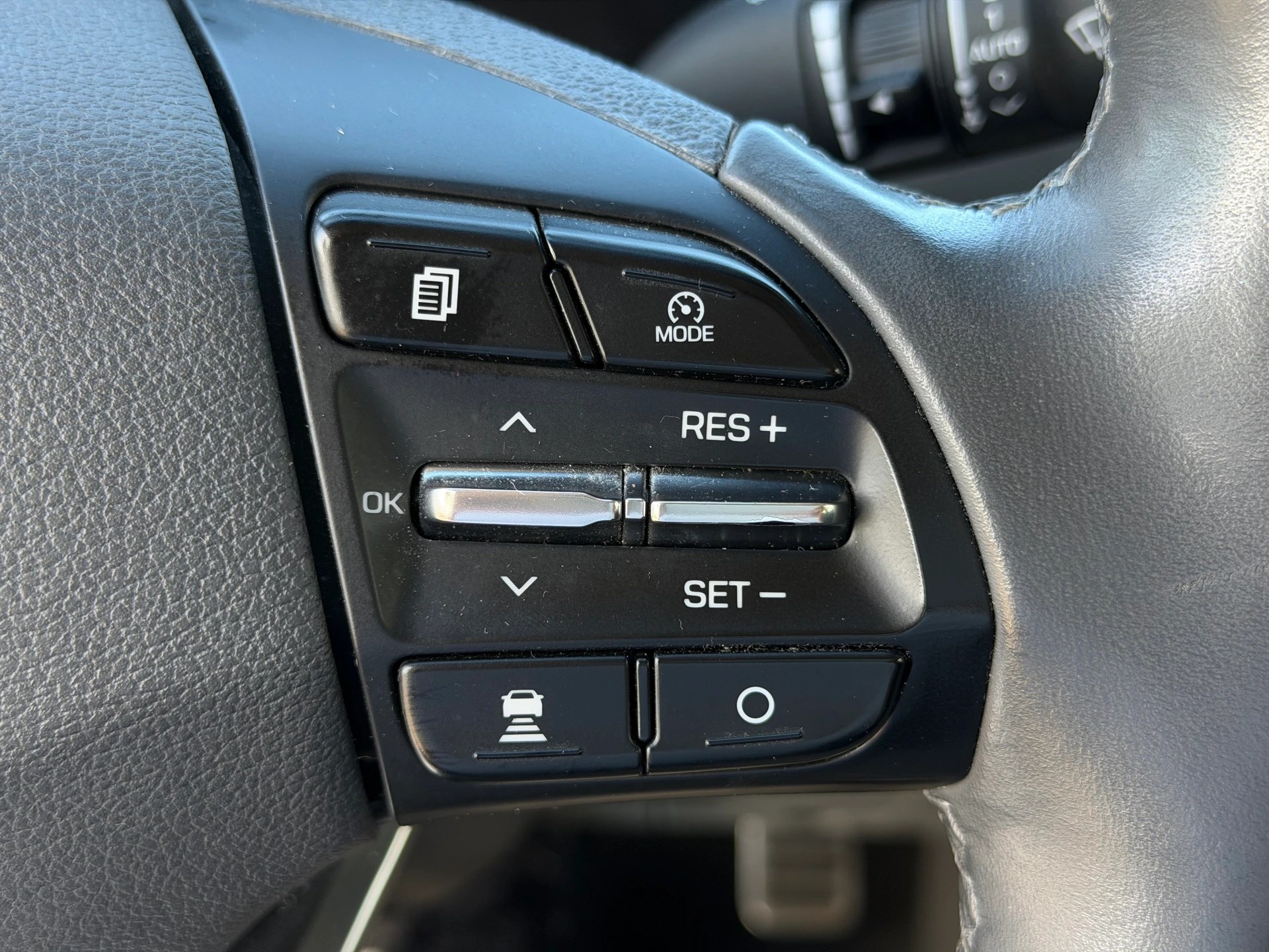 HYUNDAI Ioniq 1.6 GDi HEV Launch Plus DCT | CH-Auto | Frisch MFK | 1-Hand-image-12