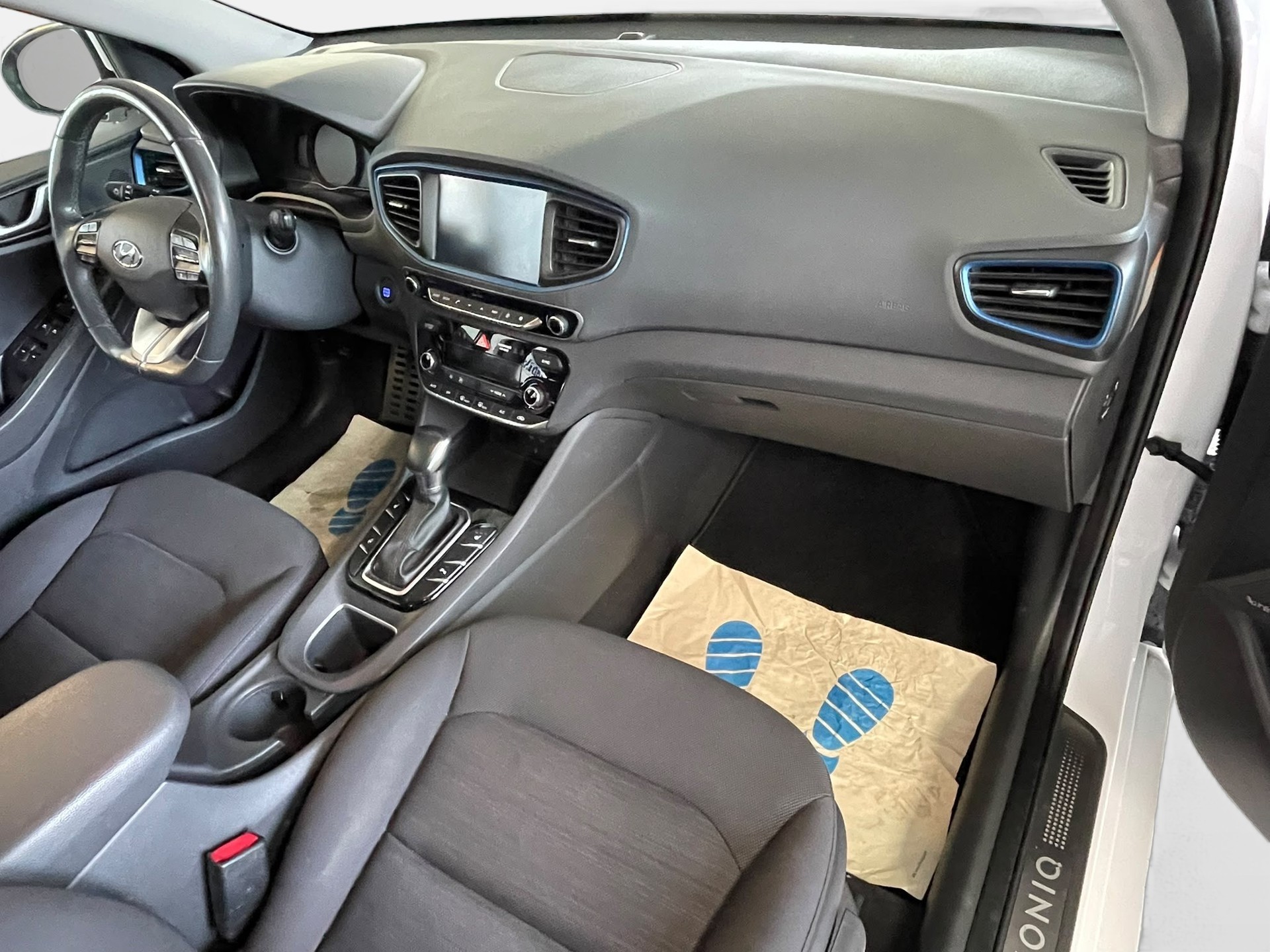 HYUNDAI Ioniq 1.6 GDi HEV Launch Plus DCT | CH-Auto | Frisch MFK | 1-Hand-image-8
