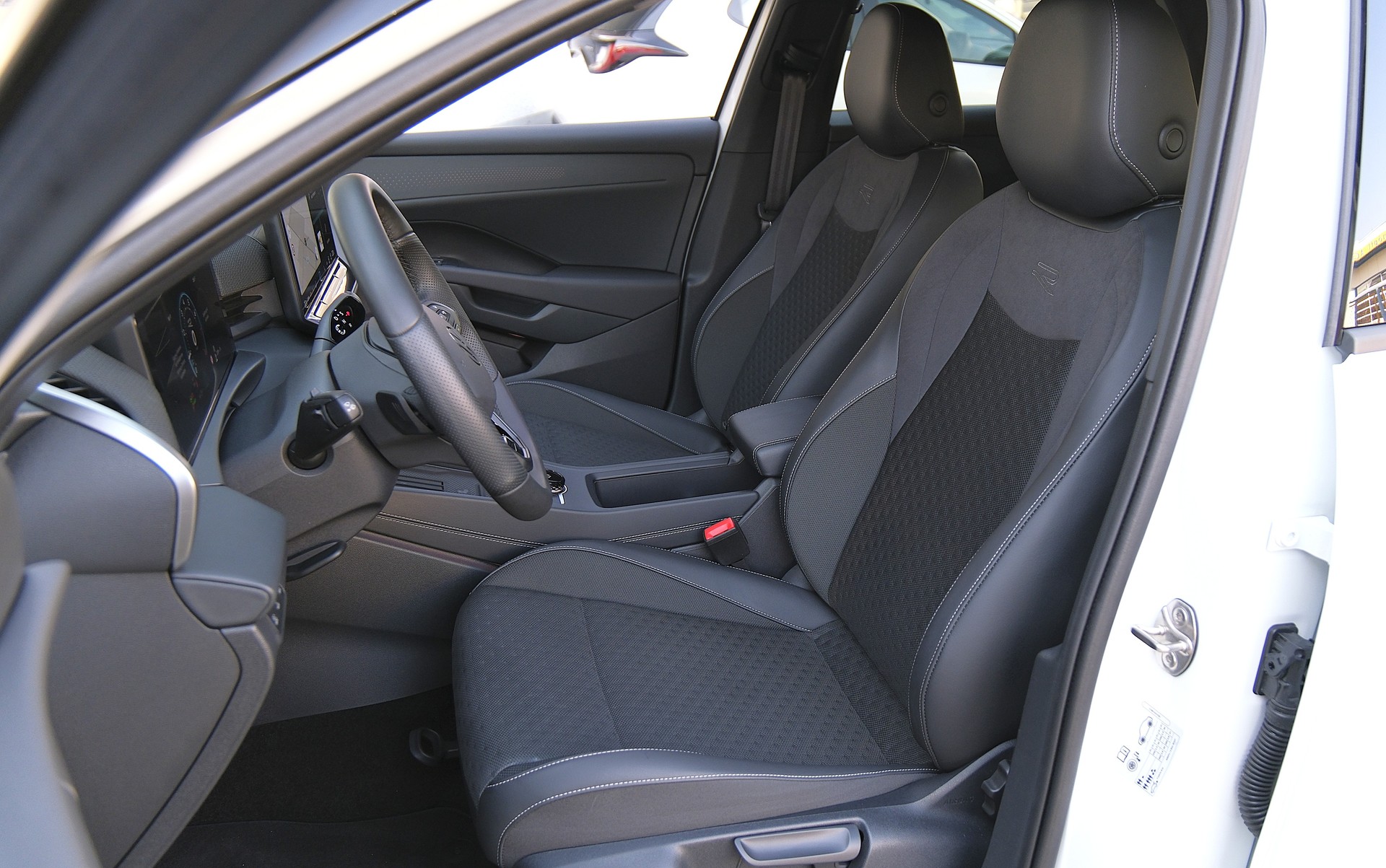 VW T-Roc 1.5 eTSI mHEV R-Line DSG "Black Style "-image-5