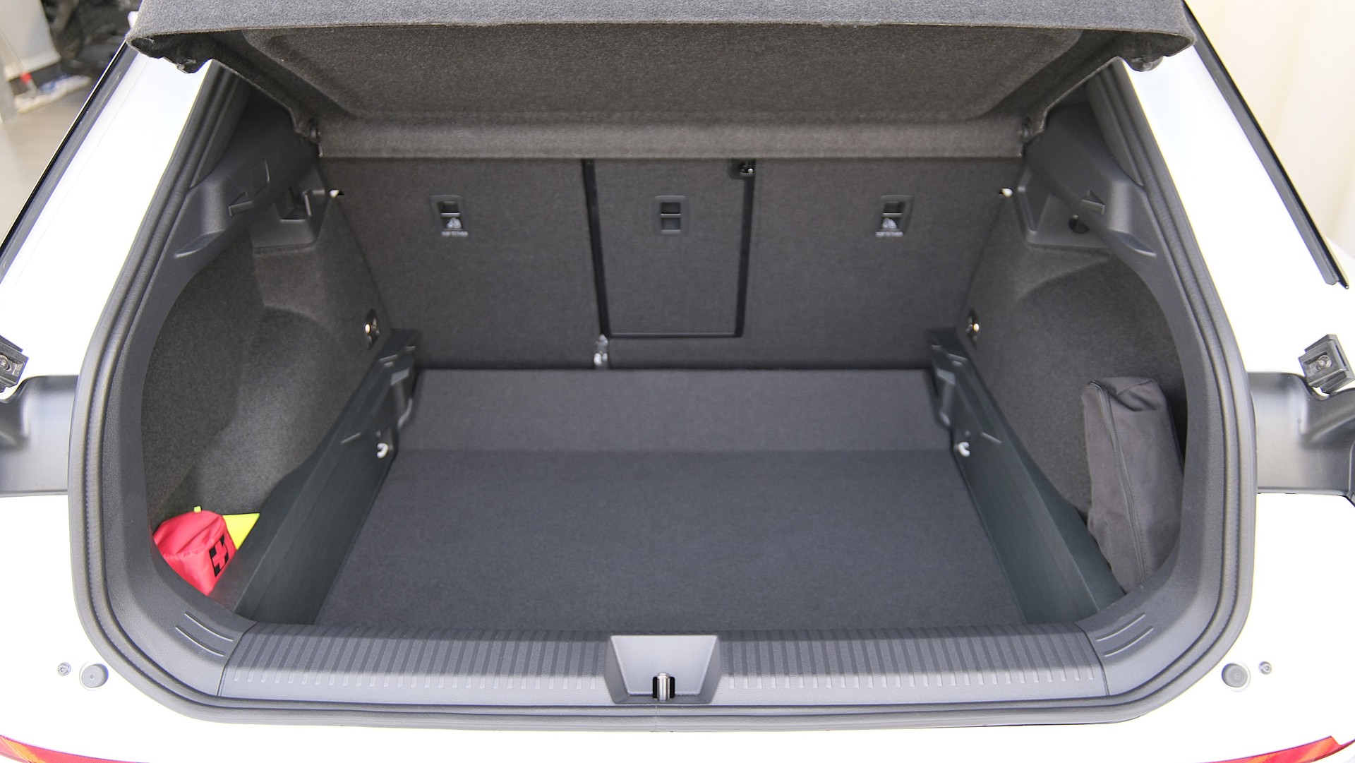 VW T-Roc 1.5 eTSI mHEV R-Line DSG "Black Style "-image-23