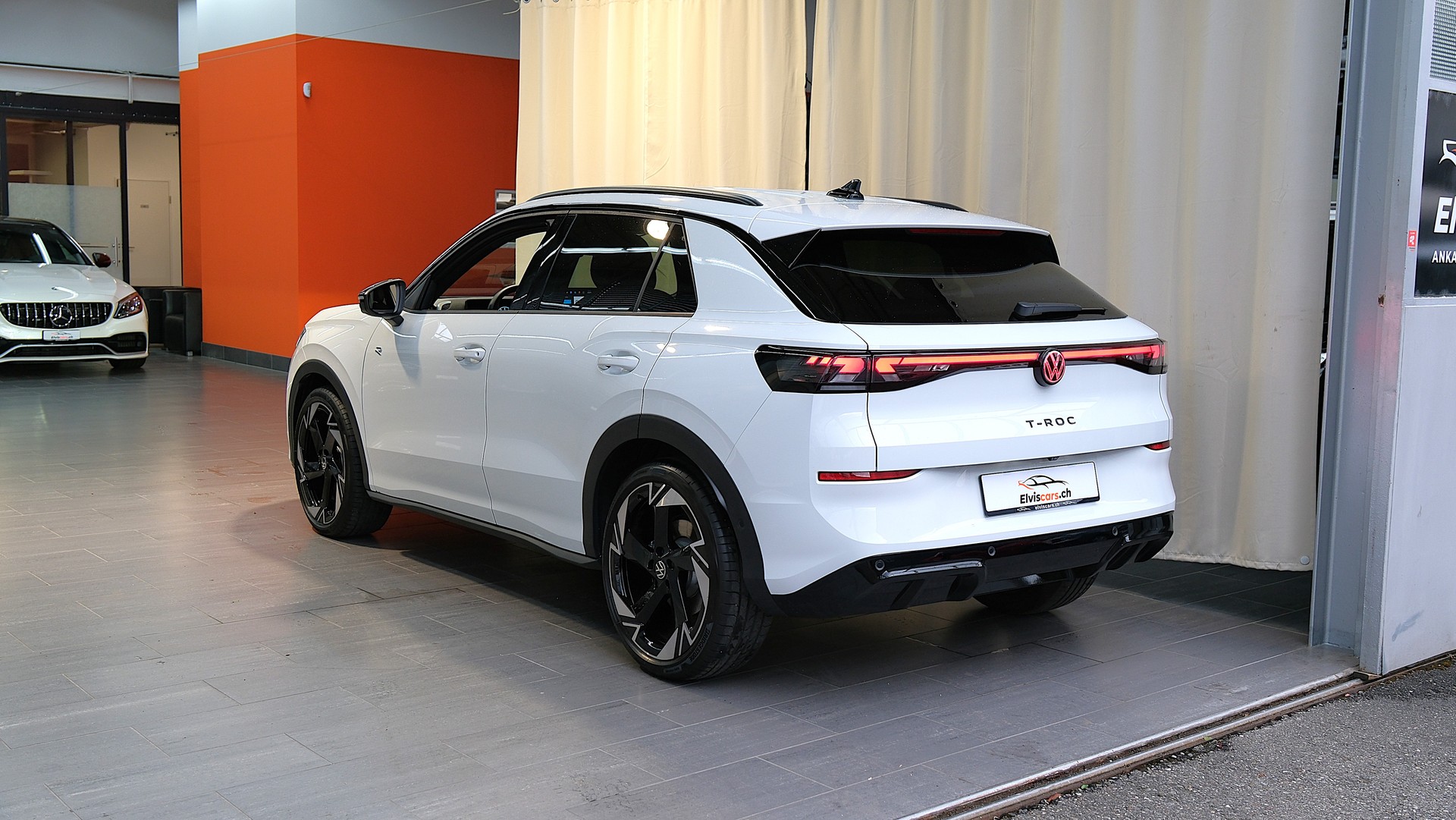 VW T-Roc 1.5 eTSI mHEV R-Line DSG "Black Style "-image-10