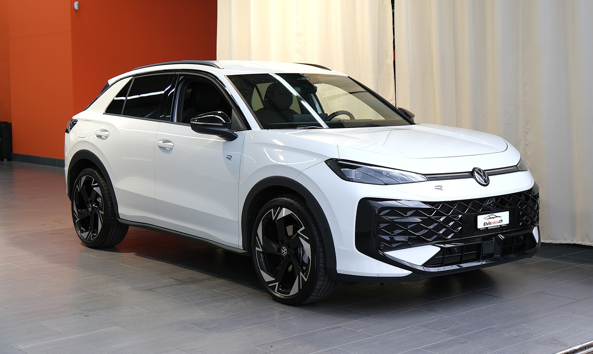 VW T-Roc 1.5 eTSI mHEV R-Line DSG "Black Style "-image-1