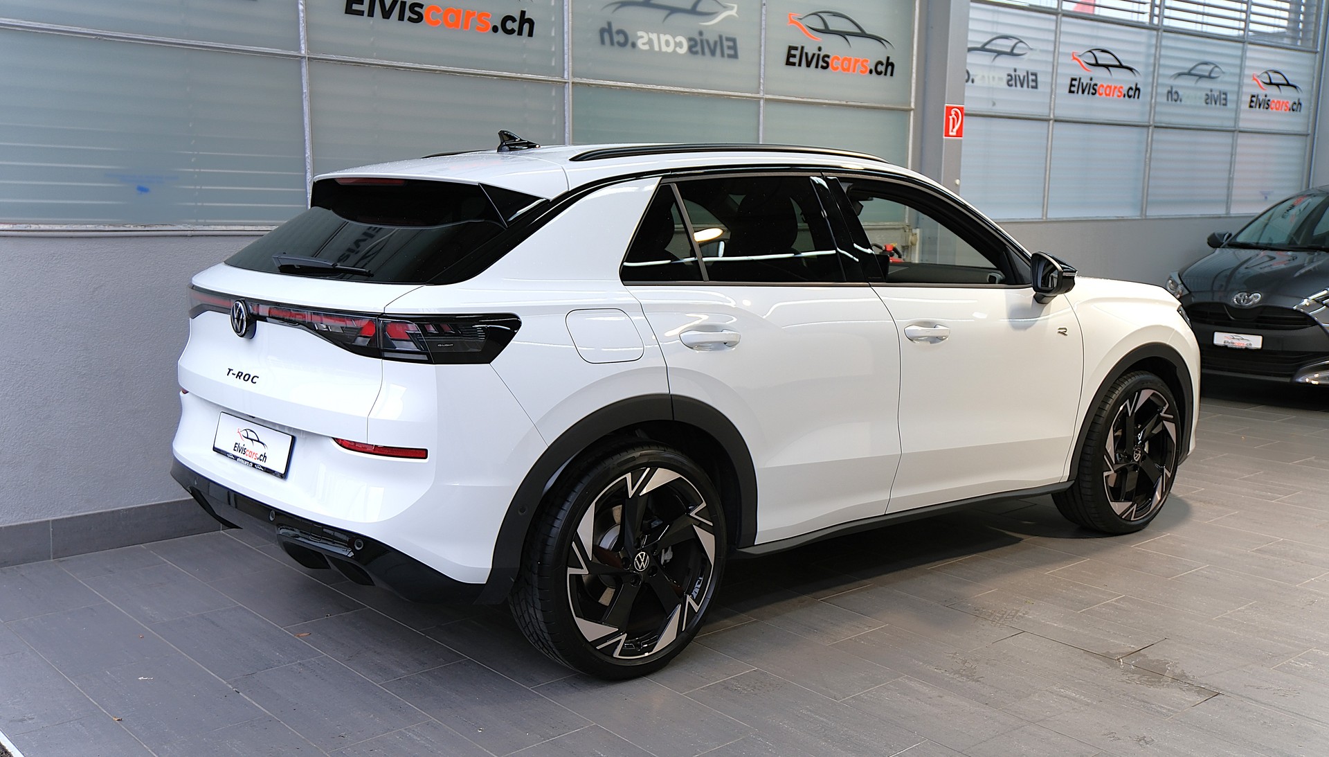 VW T-Roc 1.5 eTSI mHEV R-Line DSG "Black Style "-image-25
