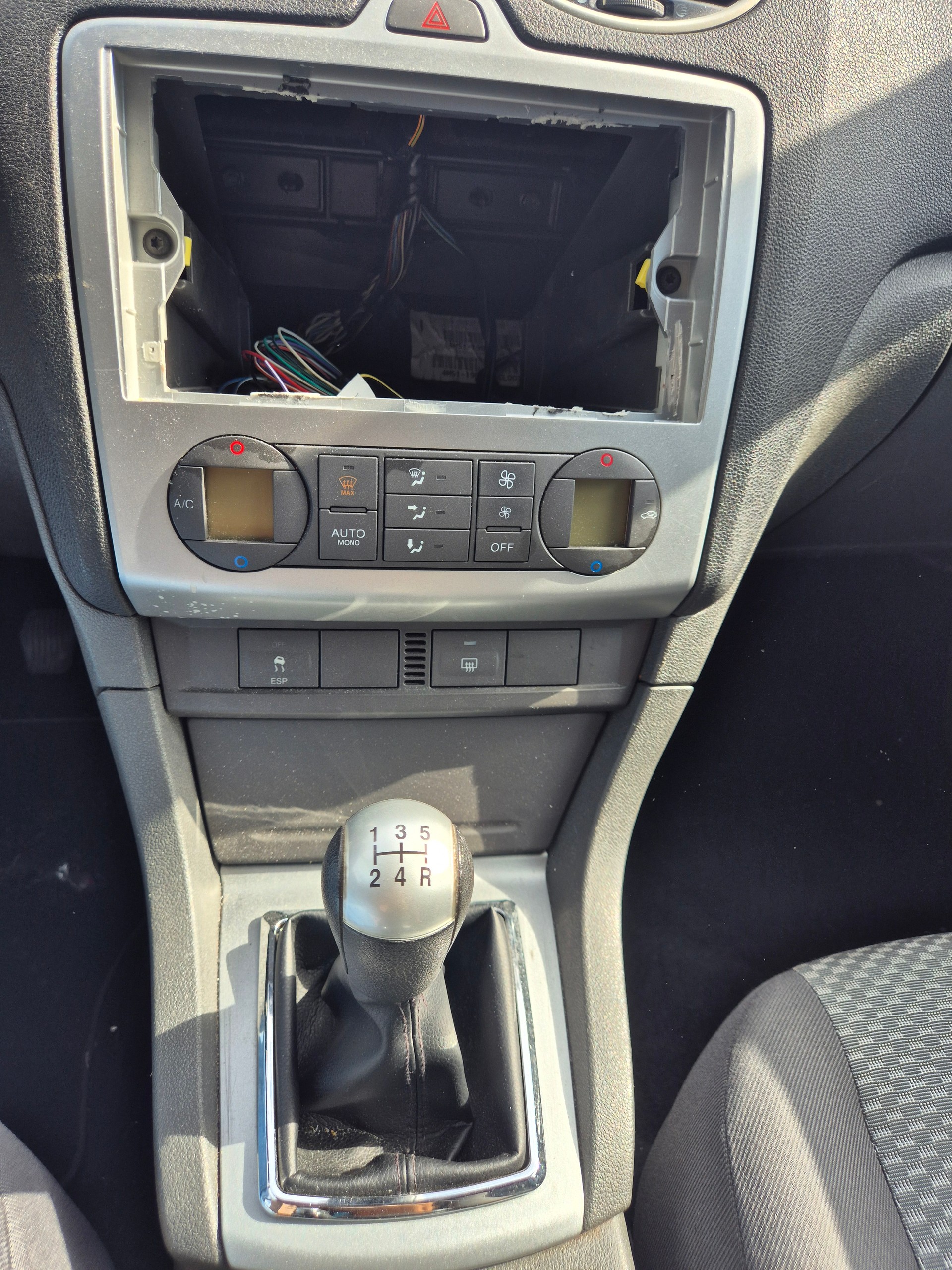 FORD Focus 1.6i VCT Trend-image-9