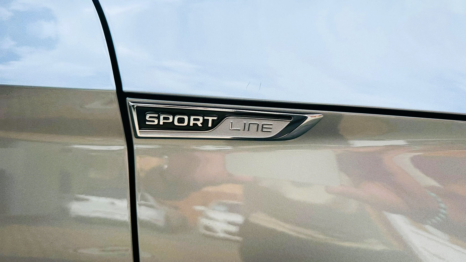 SKODA Superb Combi 2.0 TDi SportLine 4x4 DSG-image-4
