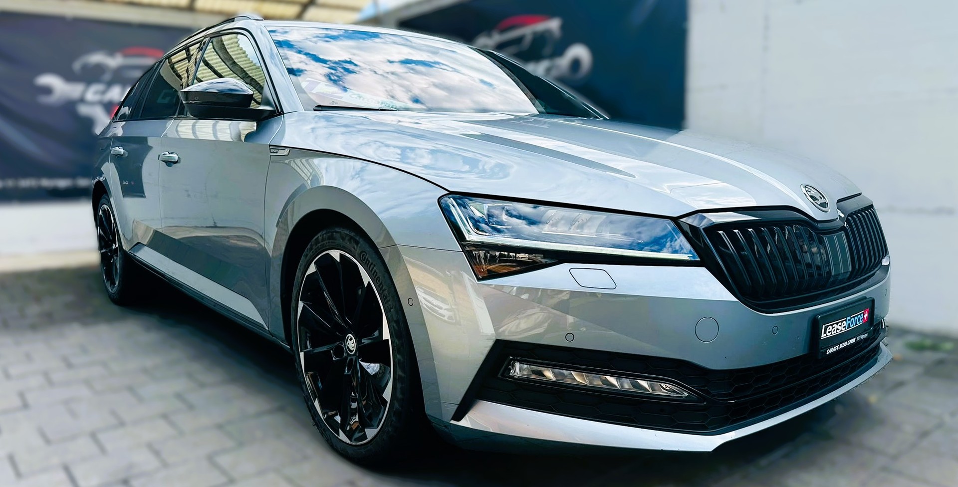 SKODA Superb Combi 2.0 TDi SportLine 4x4 DSG-image-0