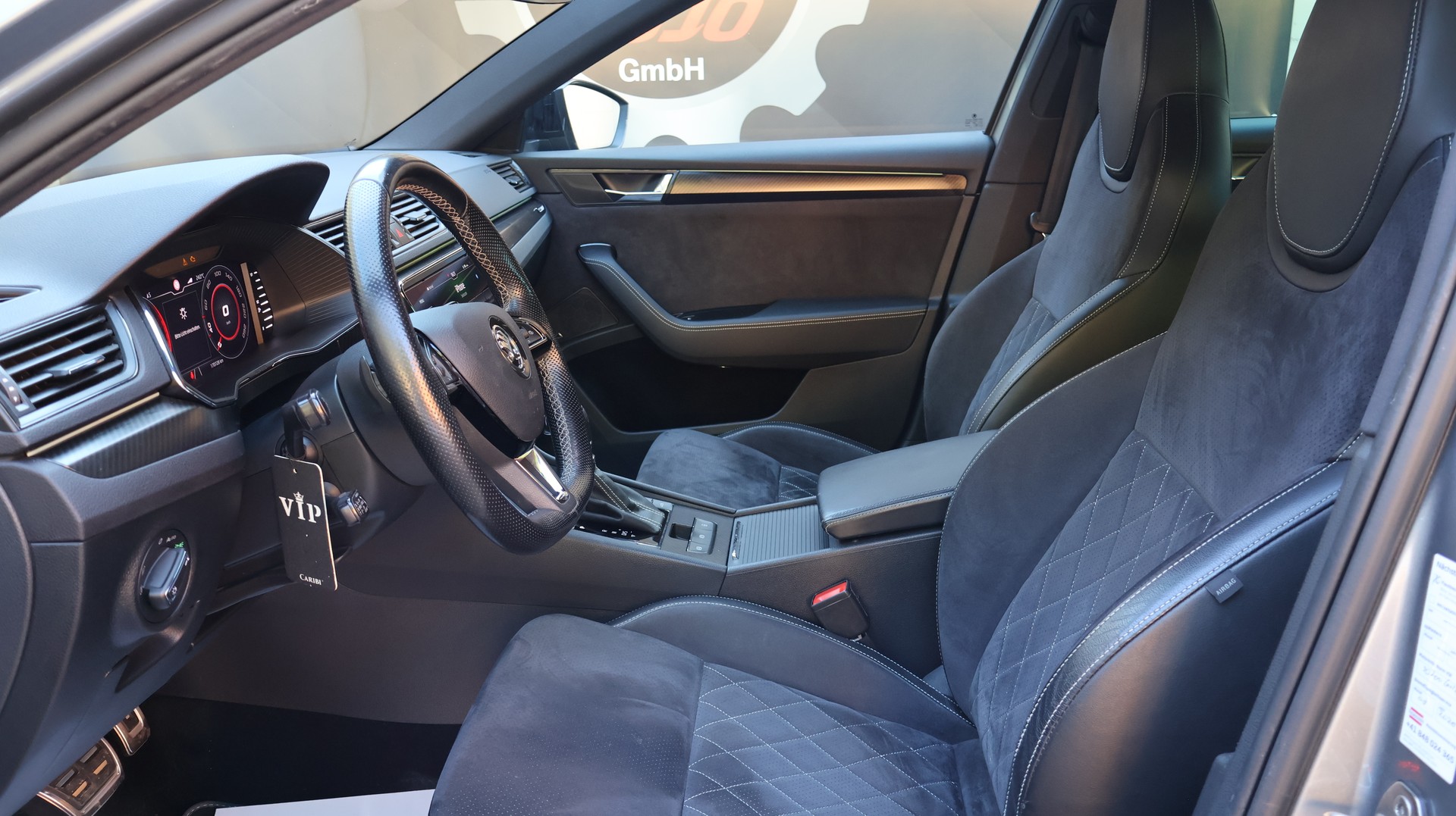 SKODA Superb Combi 2.0 TDi SportLine 4x4 DSG-image-12