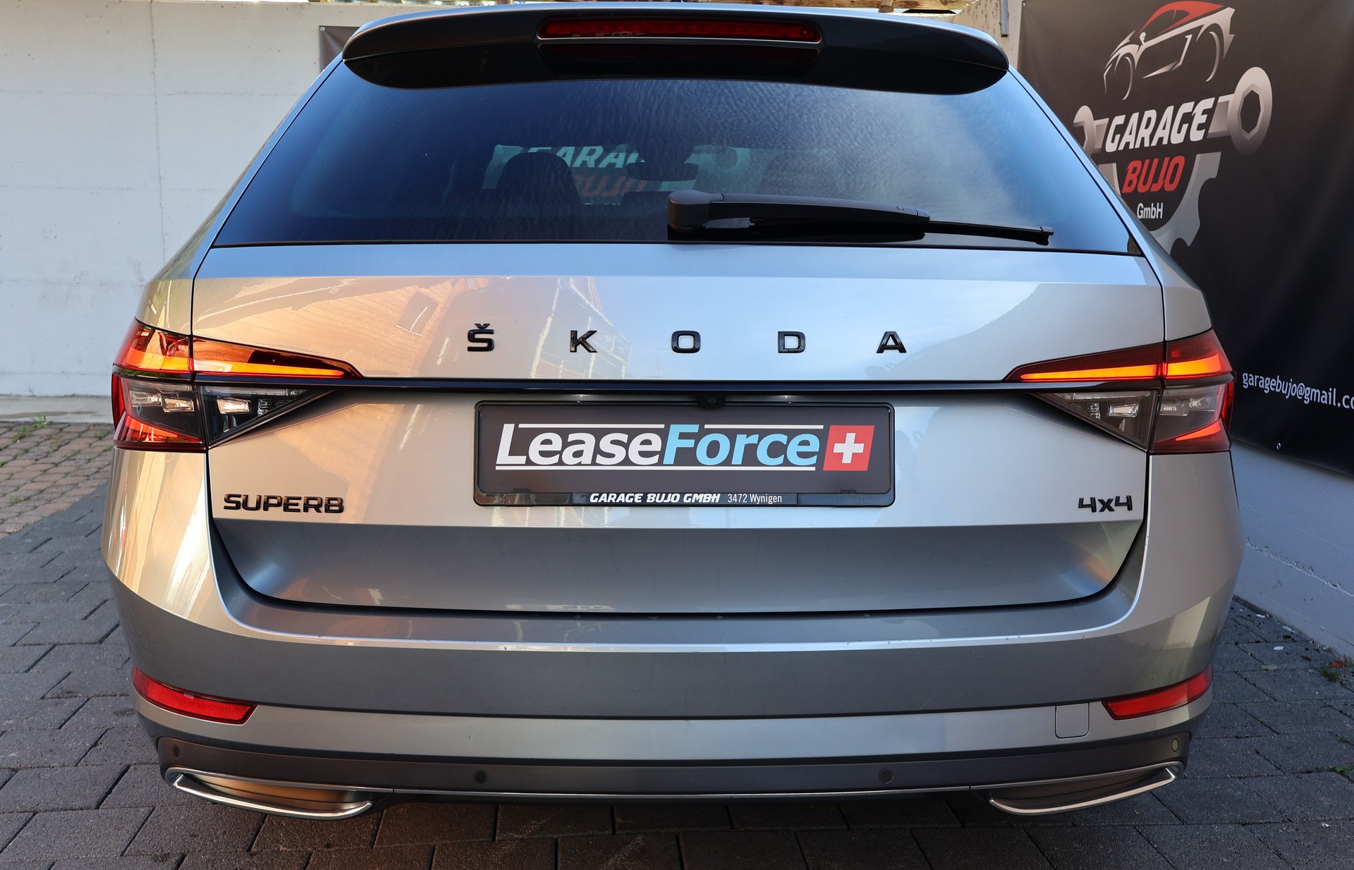 SKODA Superb Combi 2.0 TDi SportLine 4x4 DSG-image-5