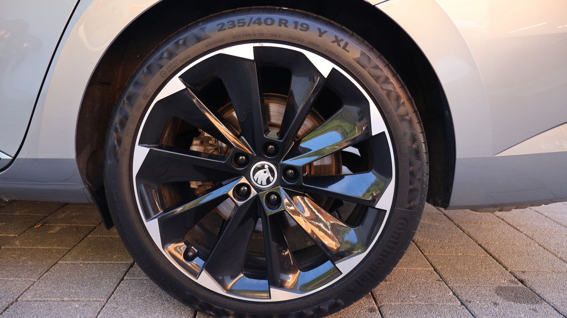 SKODA Superb Combi 2.0 TDi SportLine 4x4 DSG-image-8