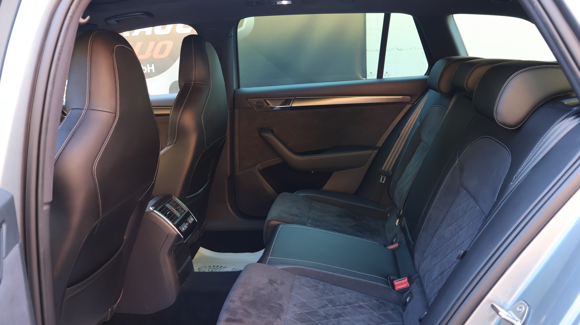 SKODA Superb Combi 2.0 TDi SportLine 4x4 DSG-image-21