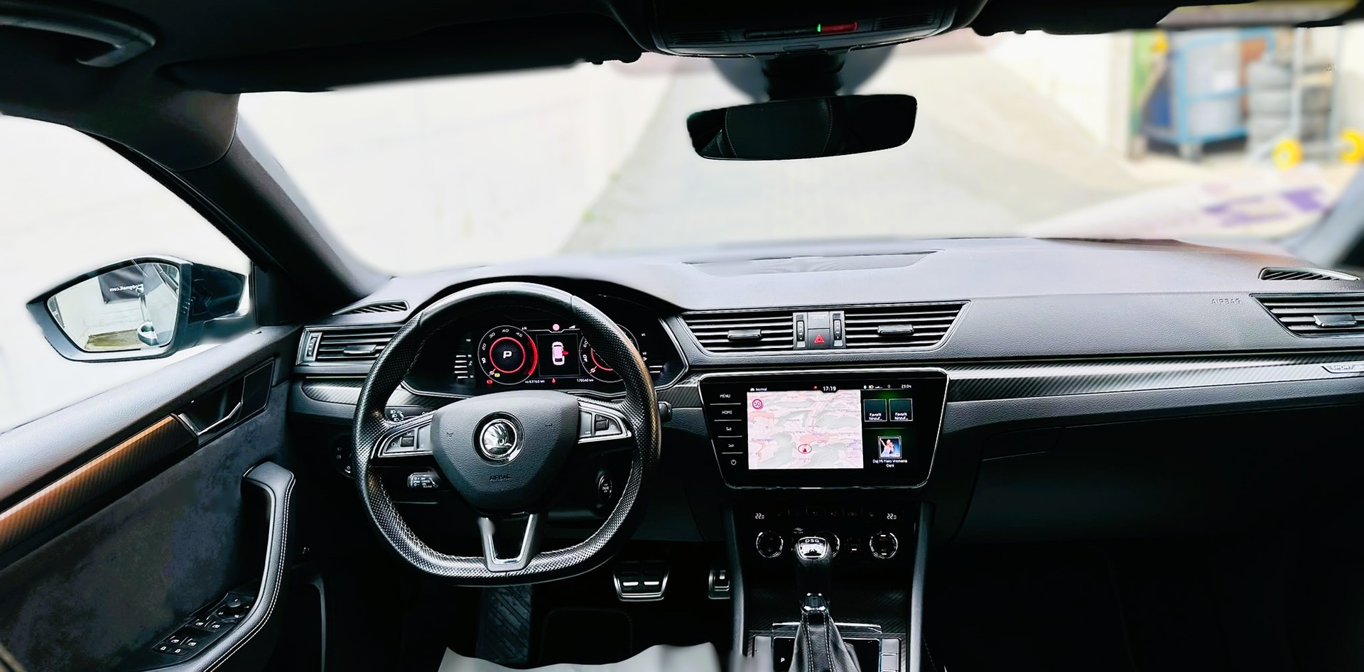 SKODA Superb Combi 2.0 TDi SportLine 4x4 DSG-image-8