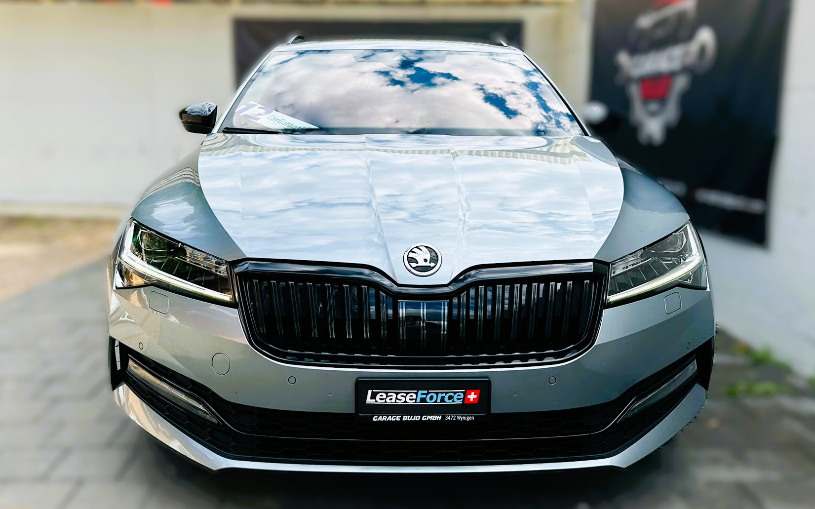 SKODA Superb Combi 2.0 TDi SportLine 4x4 DSG-image-1