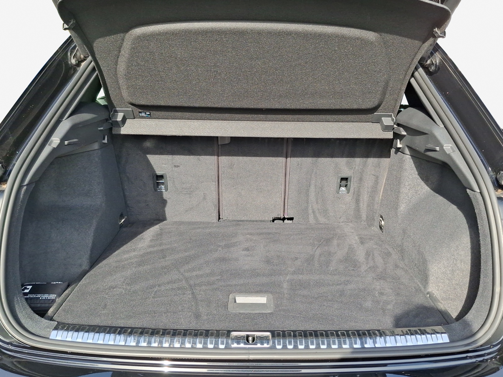 AUDI Q3 40 TFSI S line quattro S-tronic-image-12