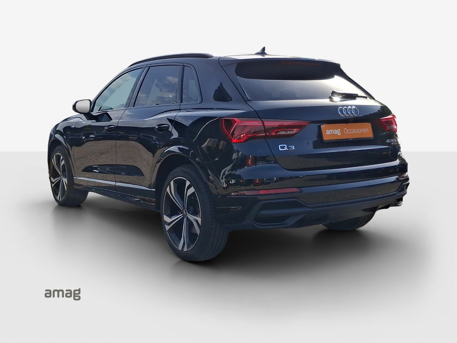 AUDI Q3 40 TFSI S line quattro S-tronic-showroom-element-2