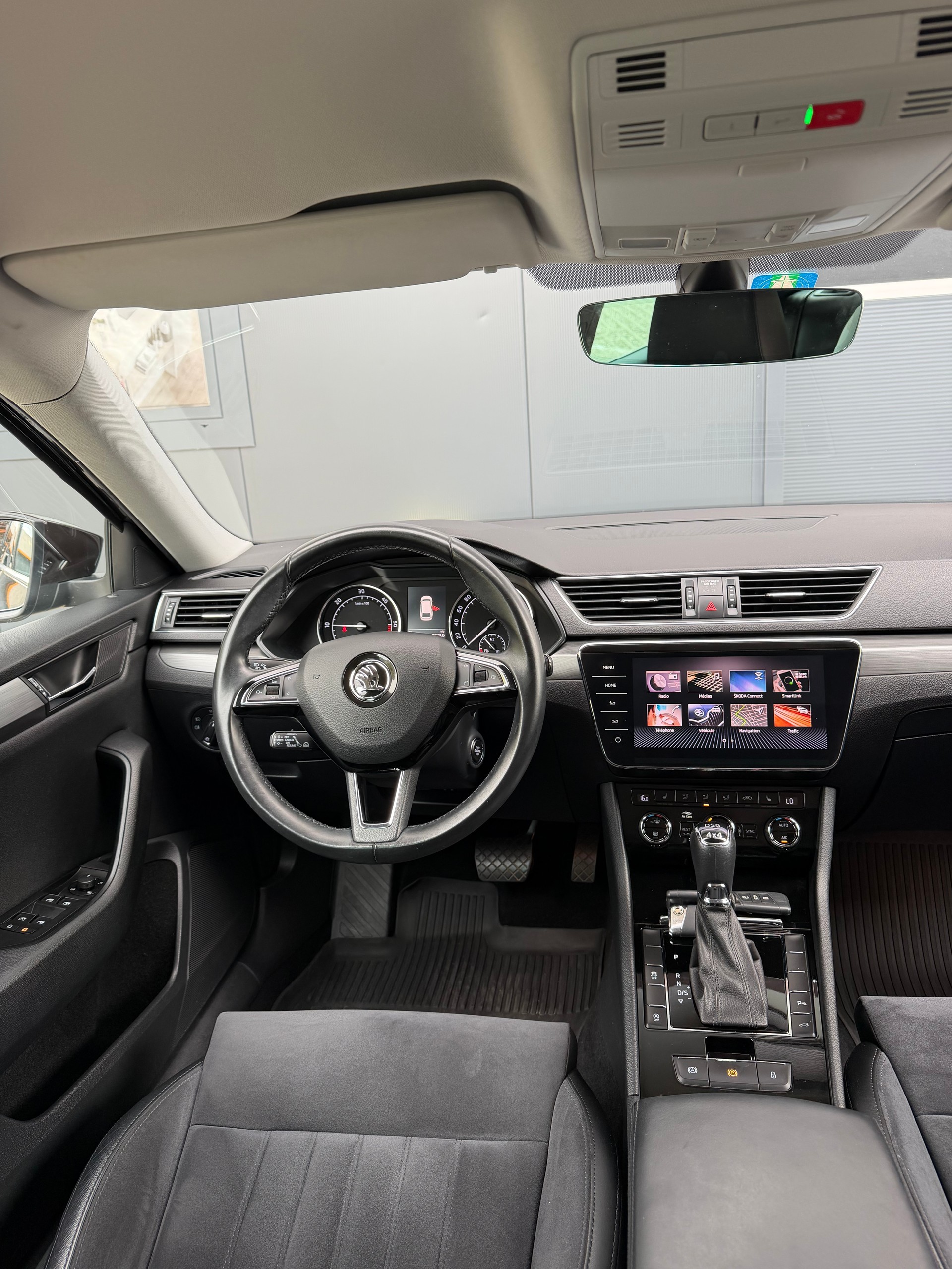 SKODA Superb Combi 2.0 TDi Style 4x4 DSG-image-11