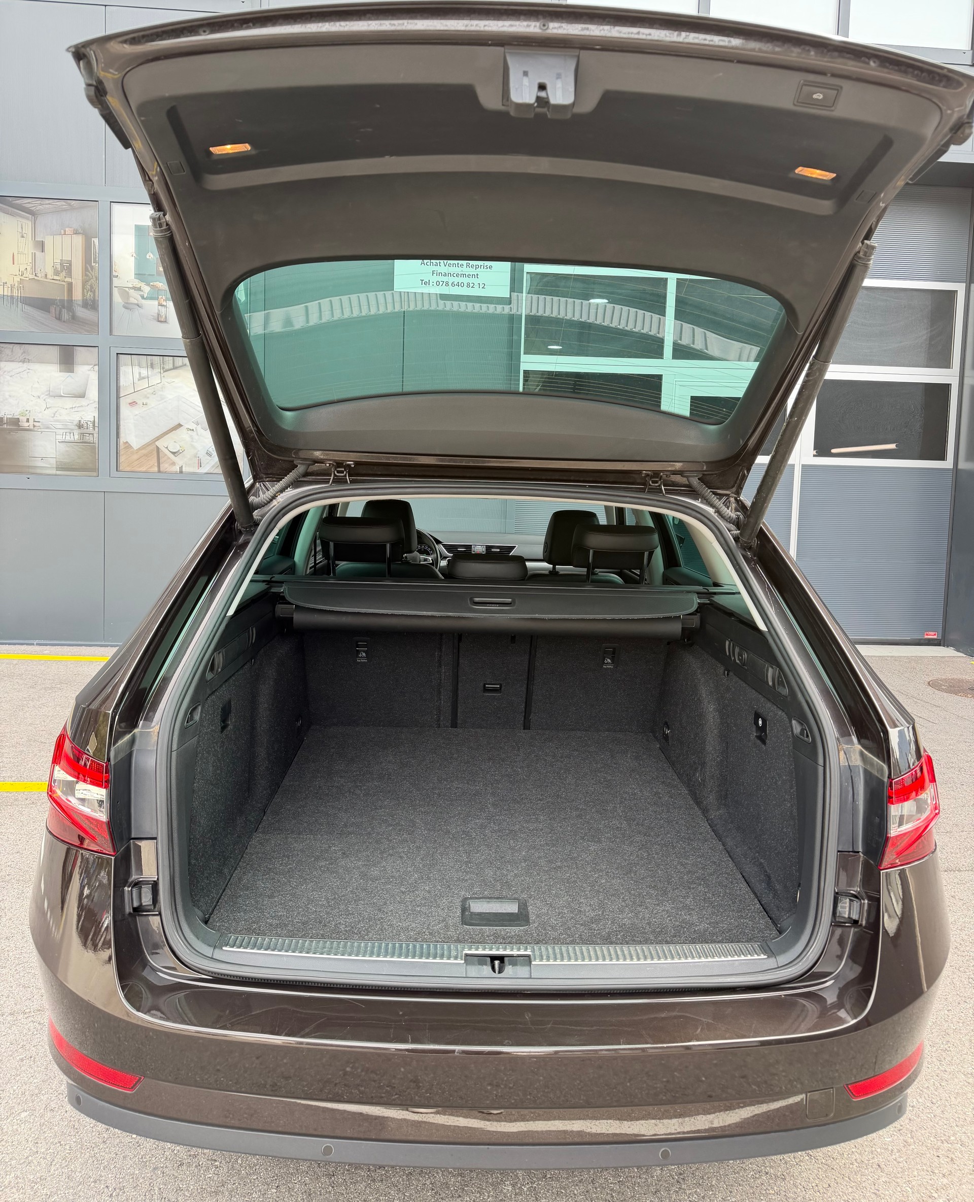 SKODA Superb Combi 2.0 TDi Style 4x4 DSG-image-7