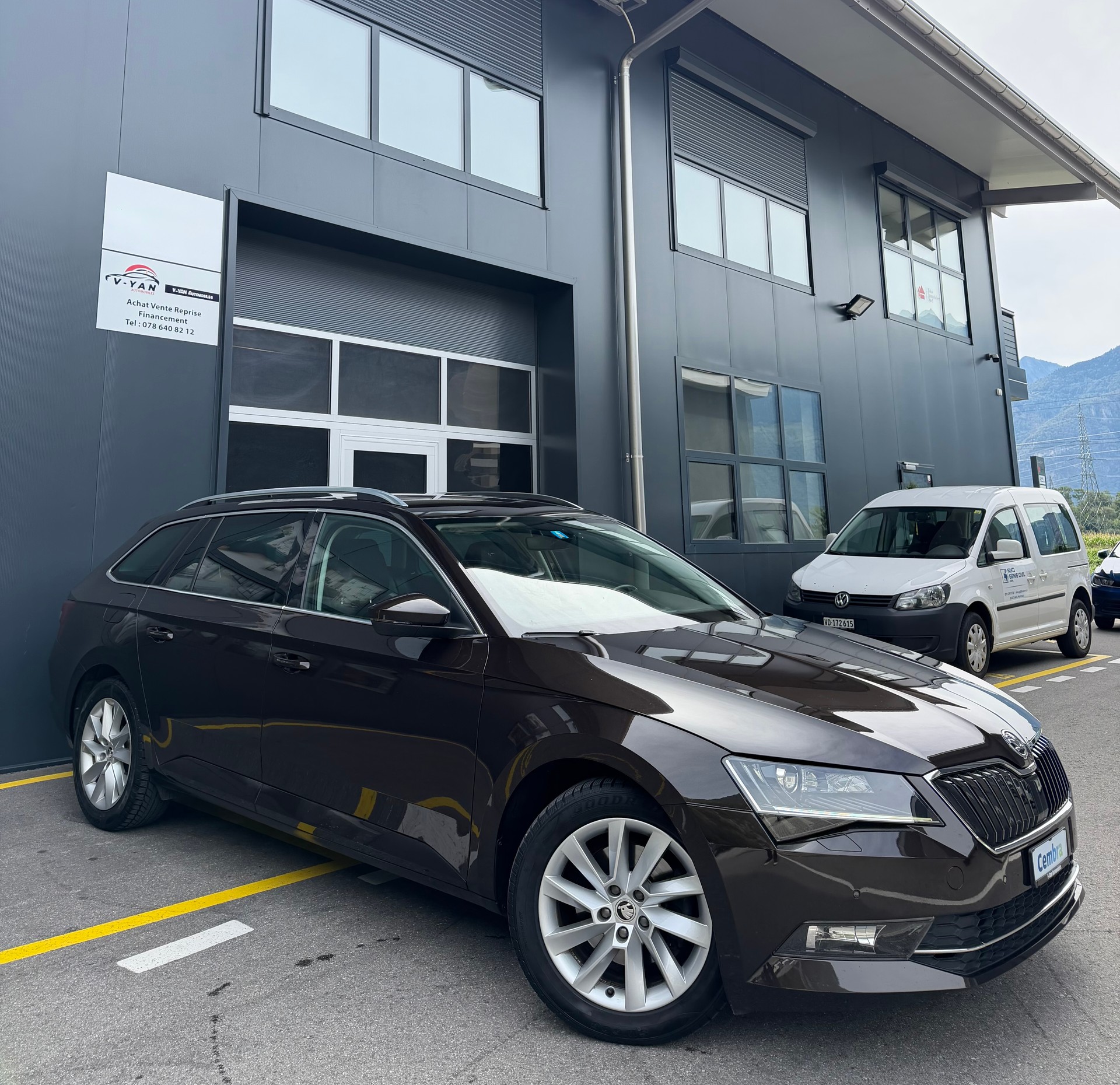 SKODA Superb Combi 2.0 TDi Style 4x4 DSG-image-1