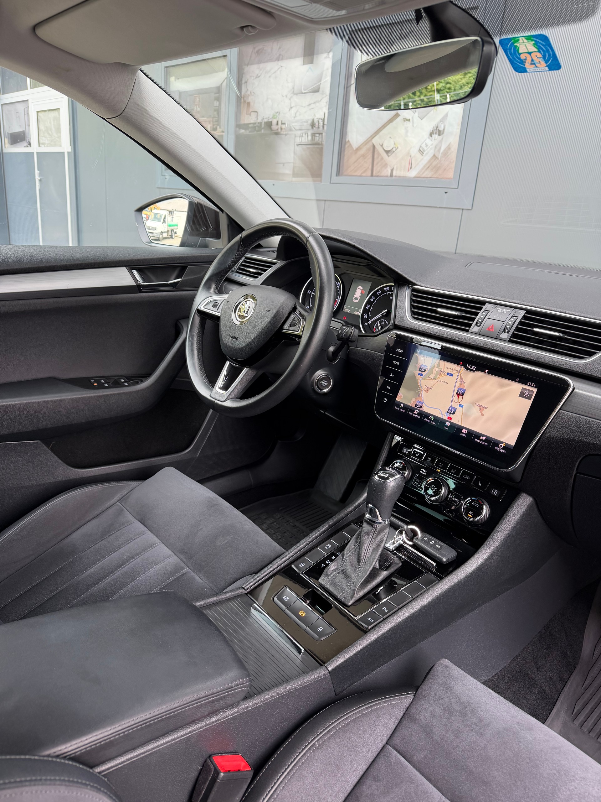 SKODA Superb Combi 2.0 TDi Style 4x4 DSG-image-9