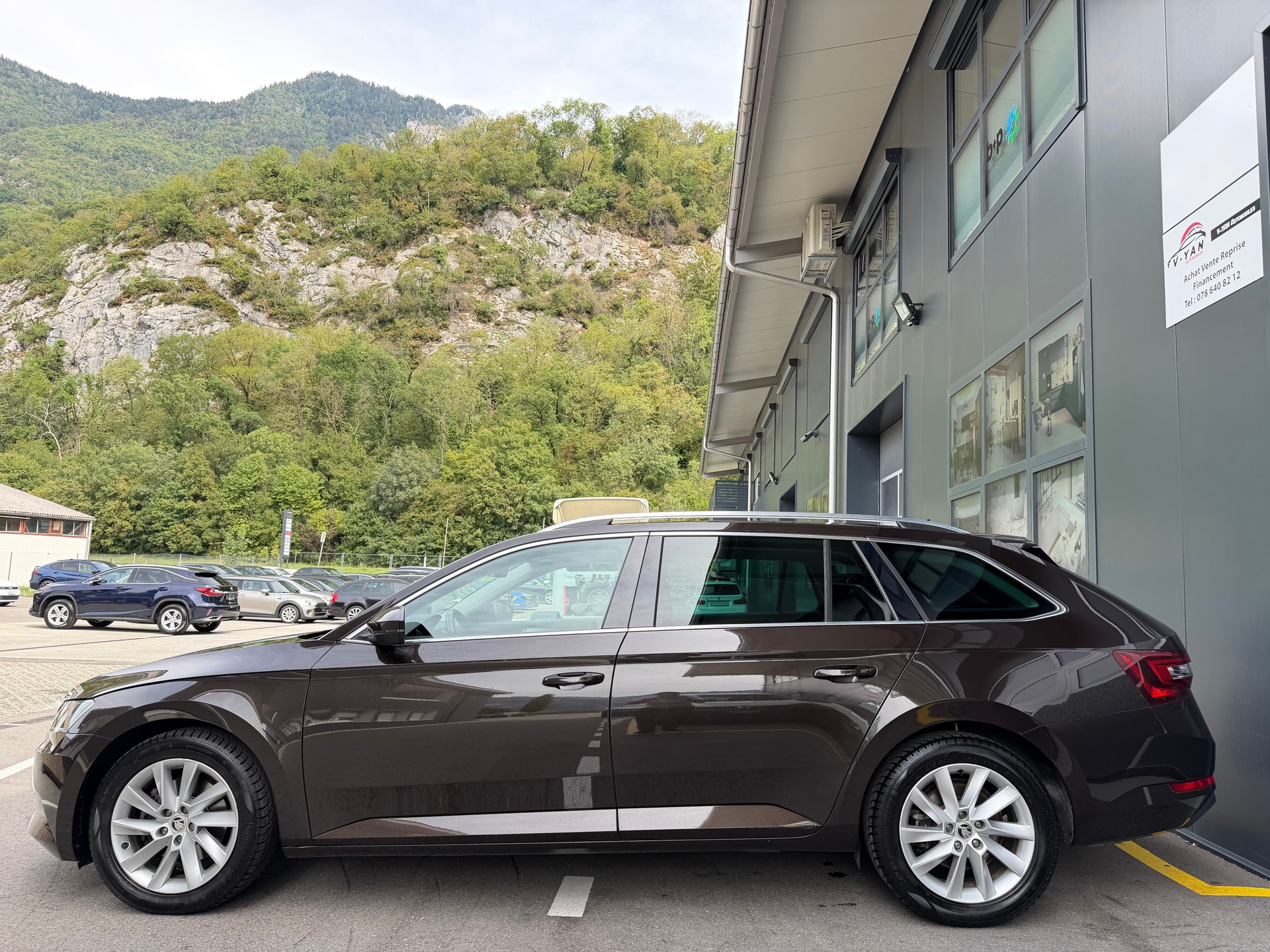 SKODA Superb Combi 2.0 TDi Style 4x4 DSG-image-3