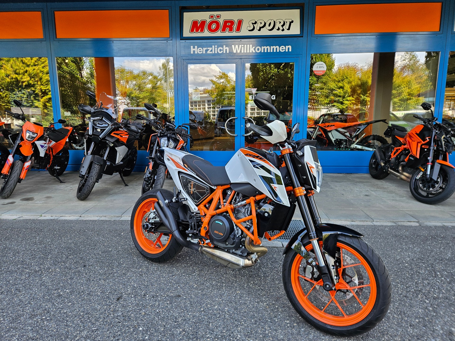 KTM 690 Duke R ABS-showroom-element-1