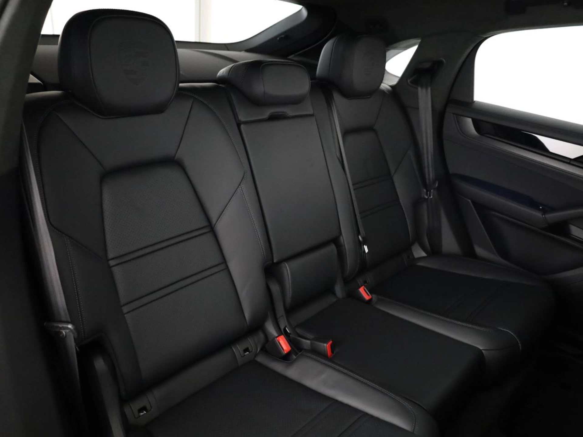 PORSCHE Cayenne GTS Coupé-image-19