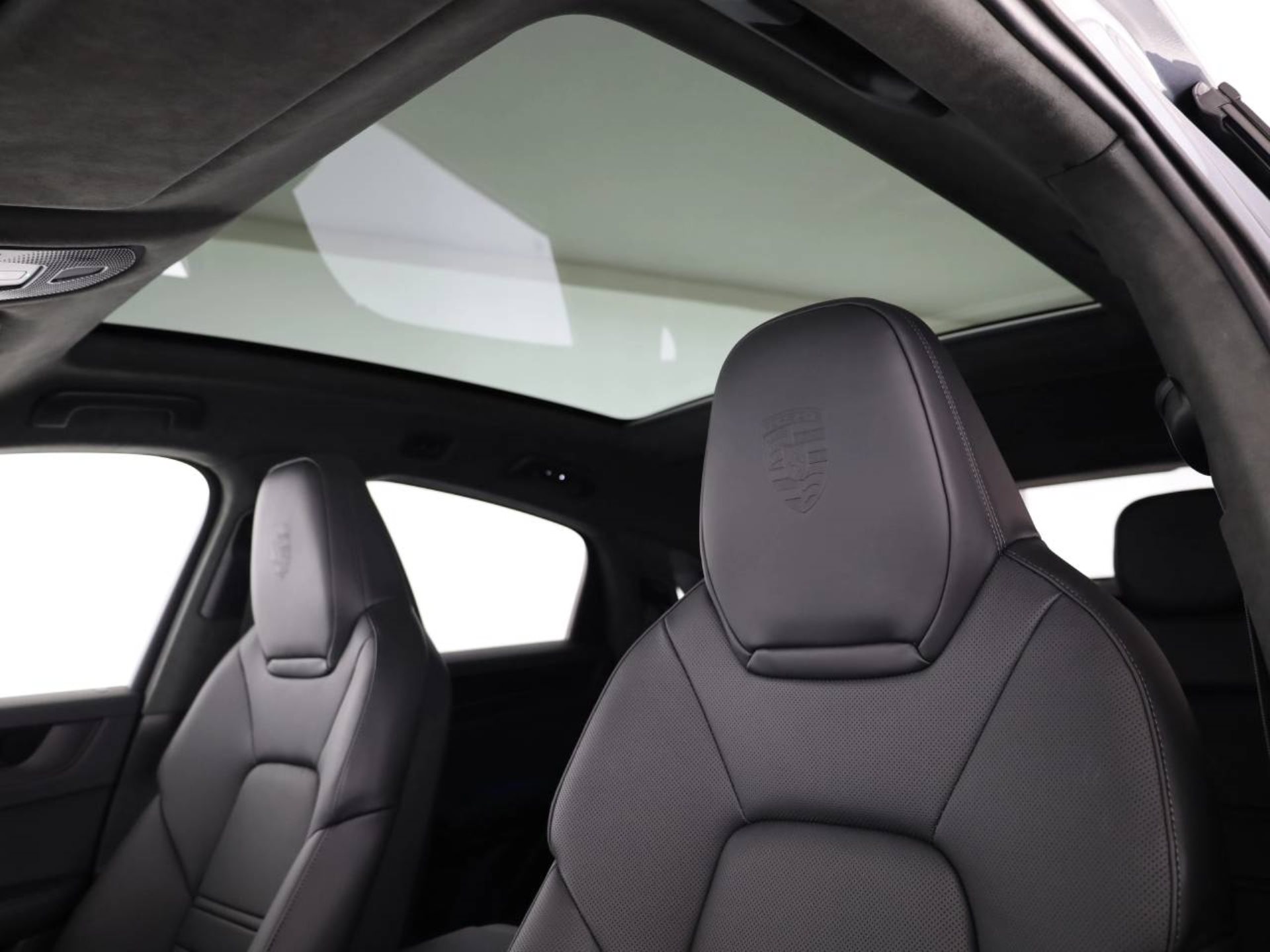 PORSCHE Cayenne GTS Coupé-image-16