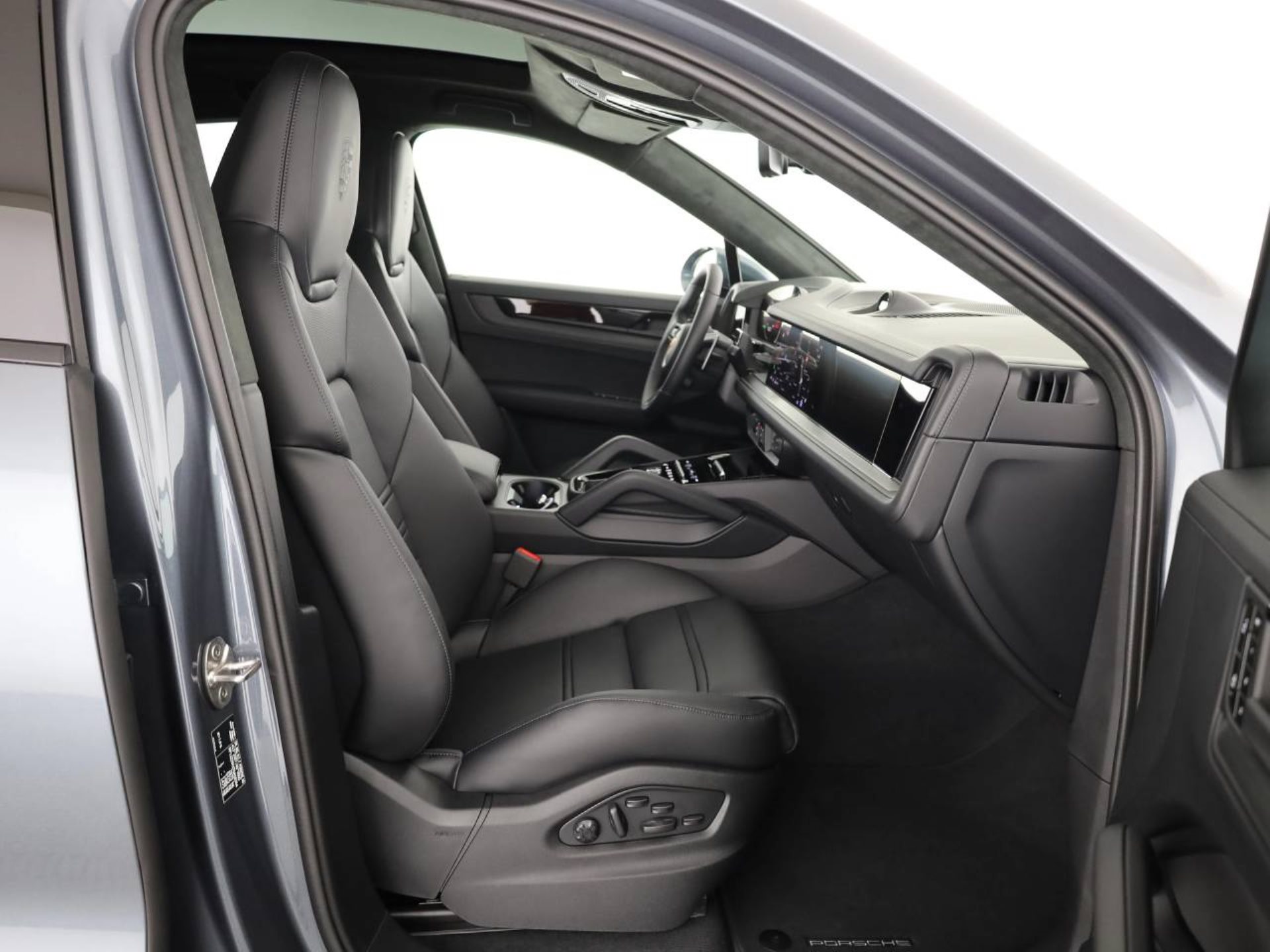 PORSCHE Cayenne GTS Coupé-image-14