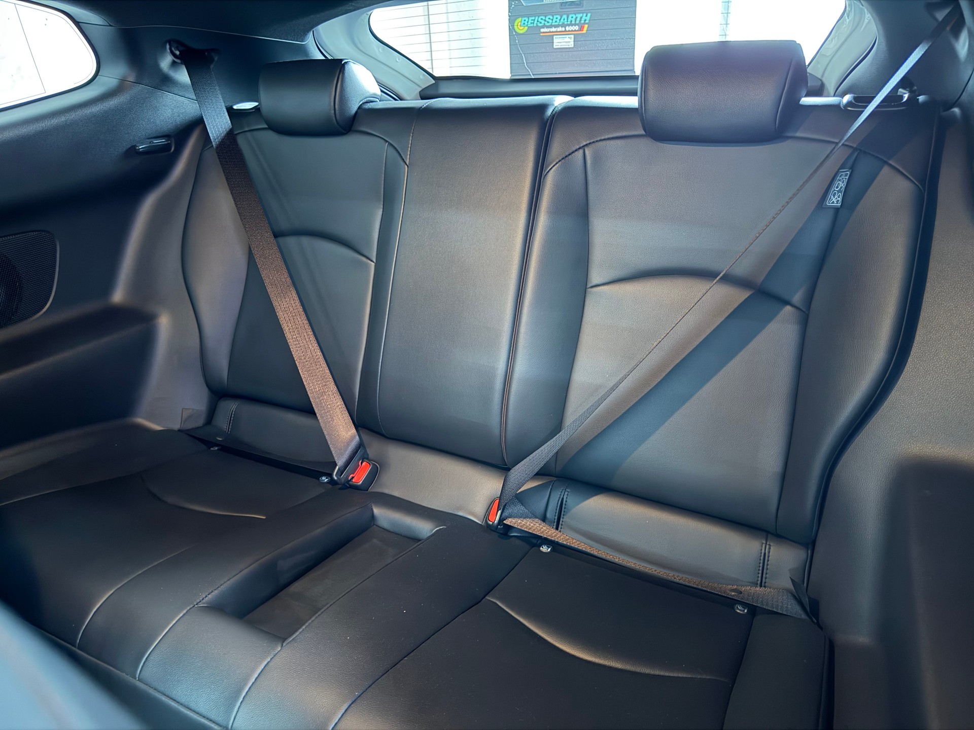 TOYOTA Yaris 1.6 GR Sport A-image-12