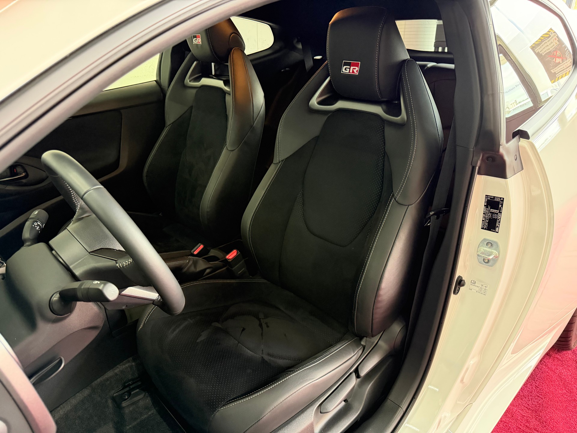TOYOTA Yaris 1.6 GR Sport A-image-11