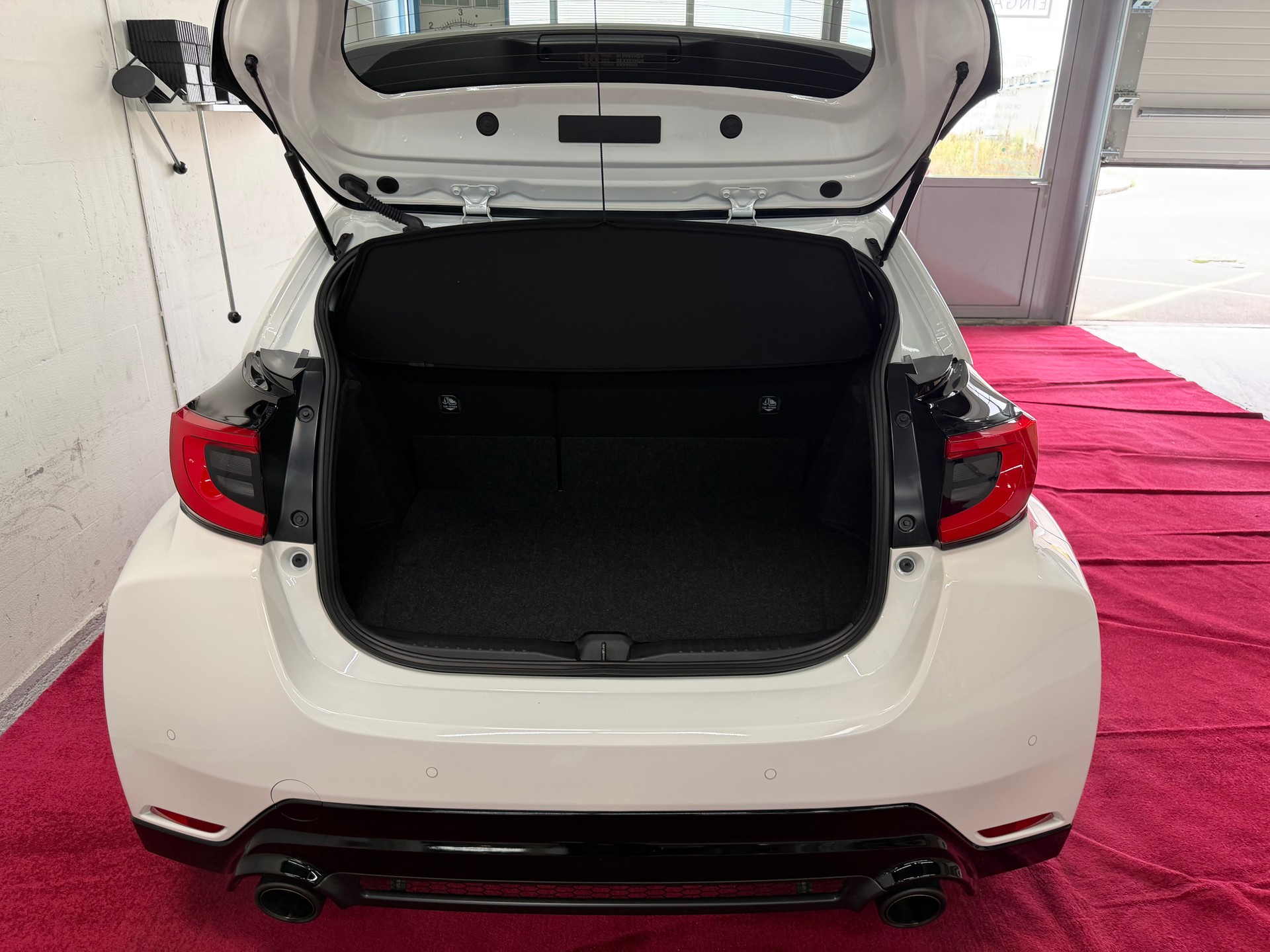 TOYOTA Yaris 1.6 GR Sport A-image-6