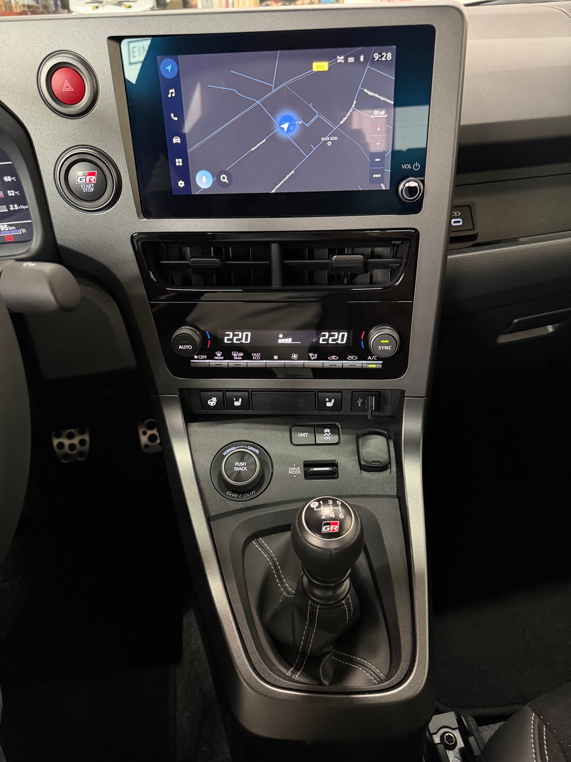 TOYOTA Yaris 1.6 GR Sport A-image-9