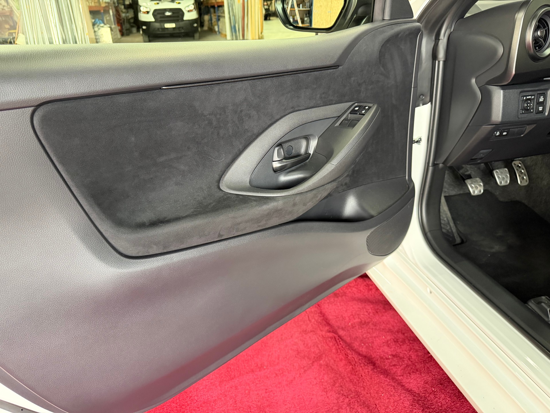 TOYOTA Yaris 1.6 GR Sport A-image-13
