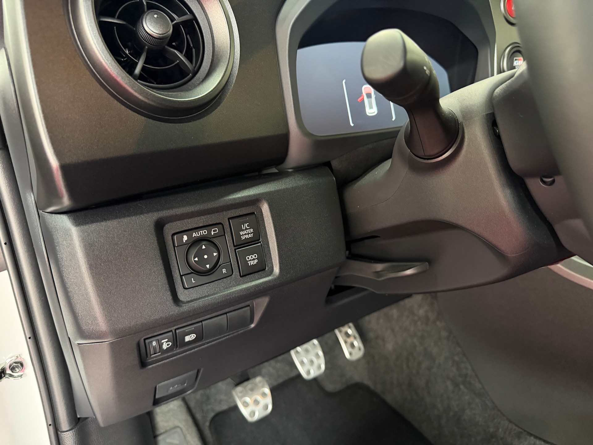 TOYOTA Yaris 1.6 GR Sport A-image-10