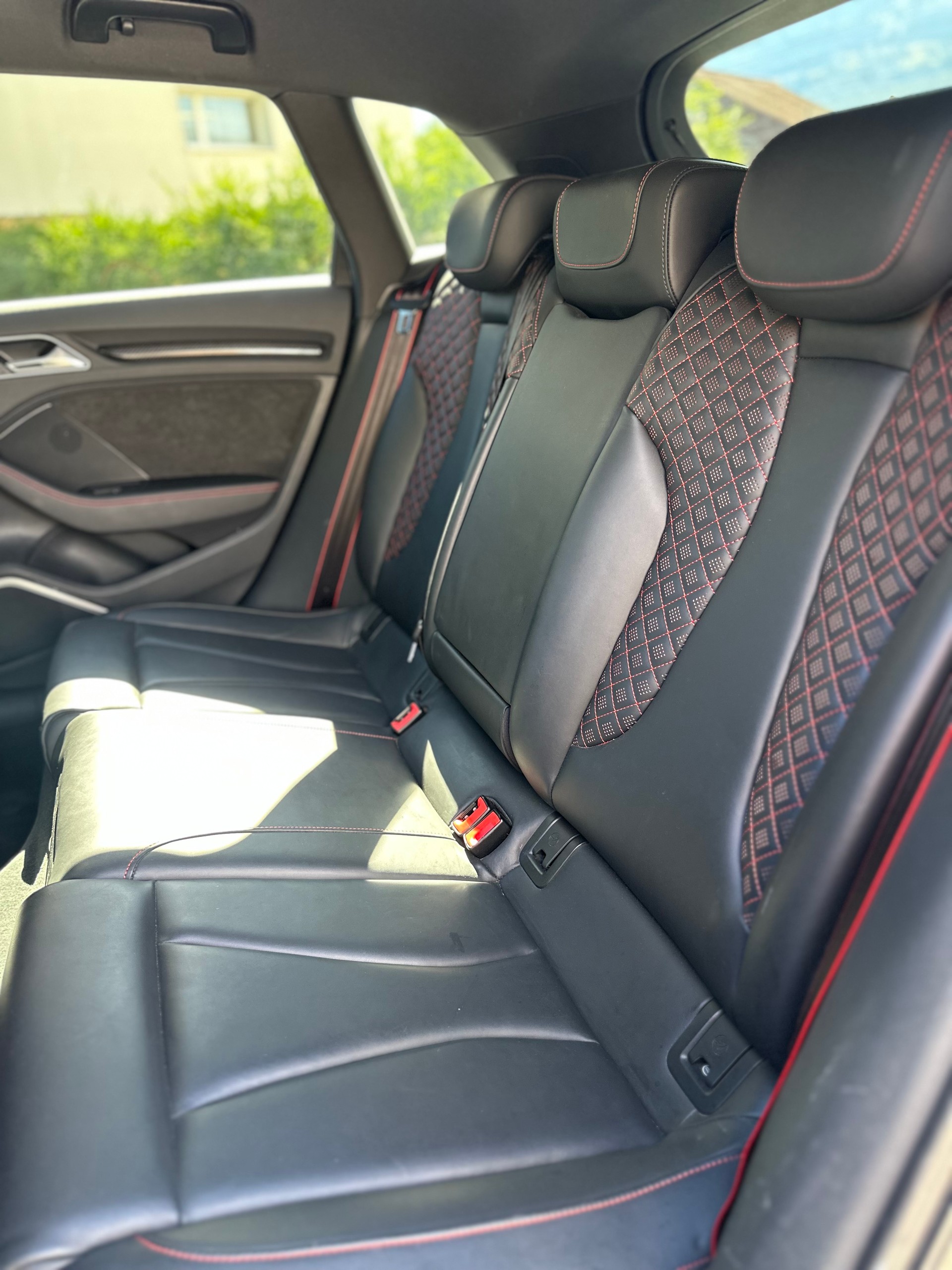 AUDI 2.5 T FSI quattro S-Tronic-image-1