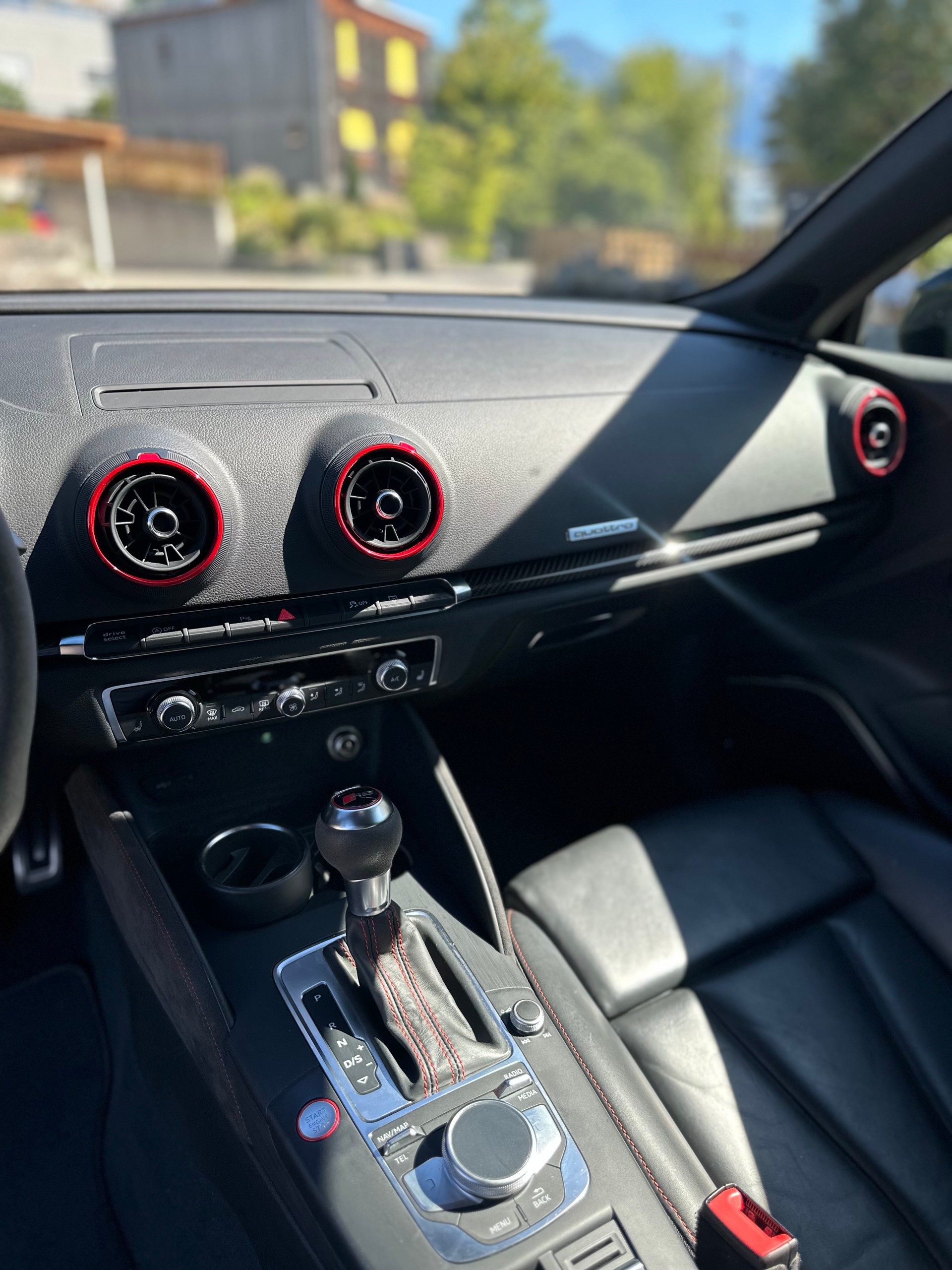 AUDI 2.5 T FSI quattro S-Tronic-image-2