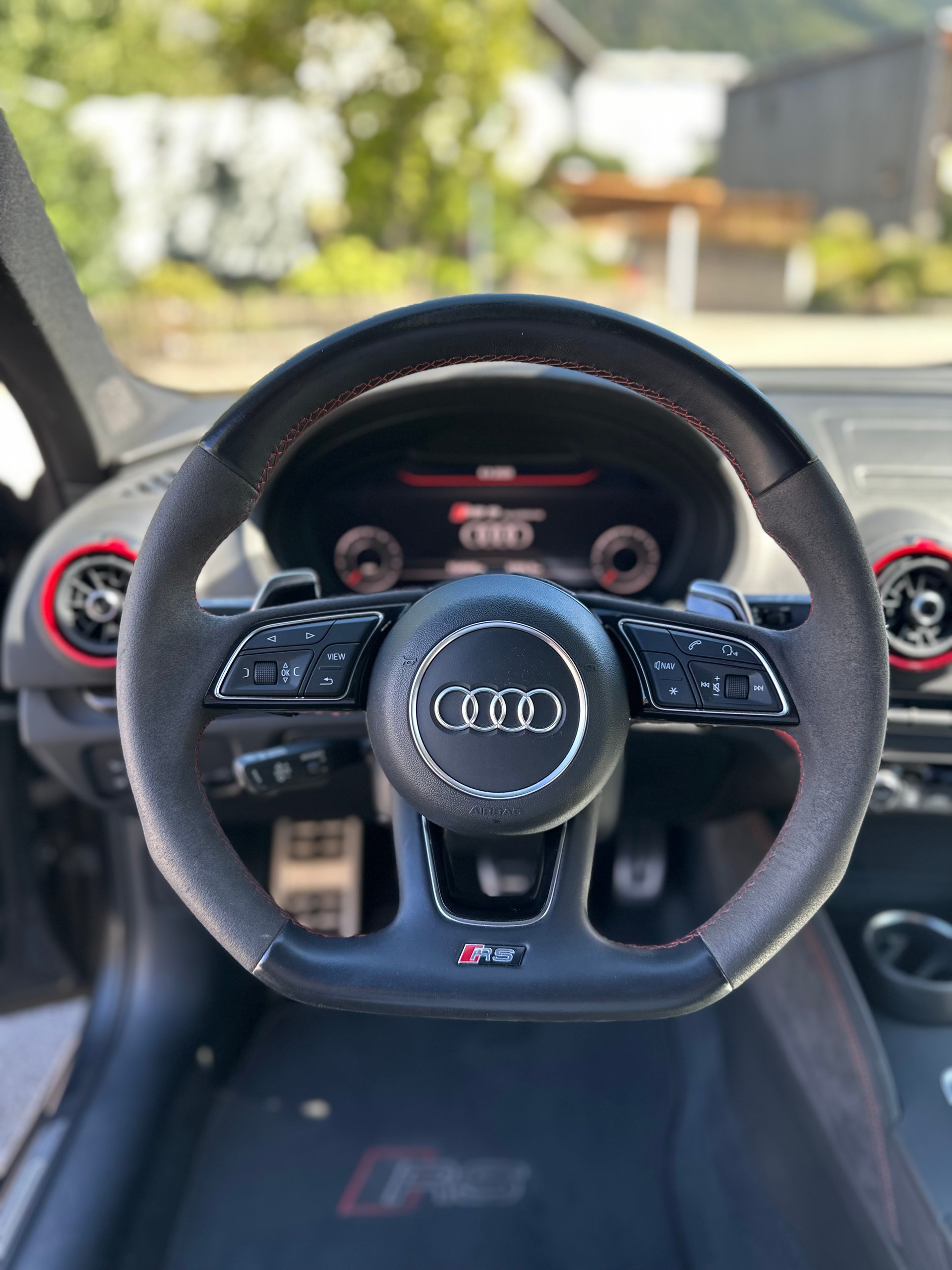AUDI 2.5 T FSI quattro S-Tronic-image-3