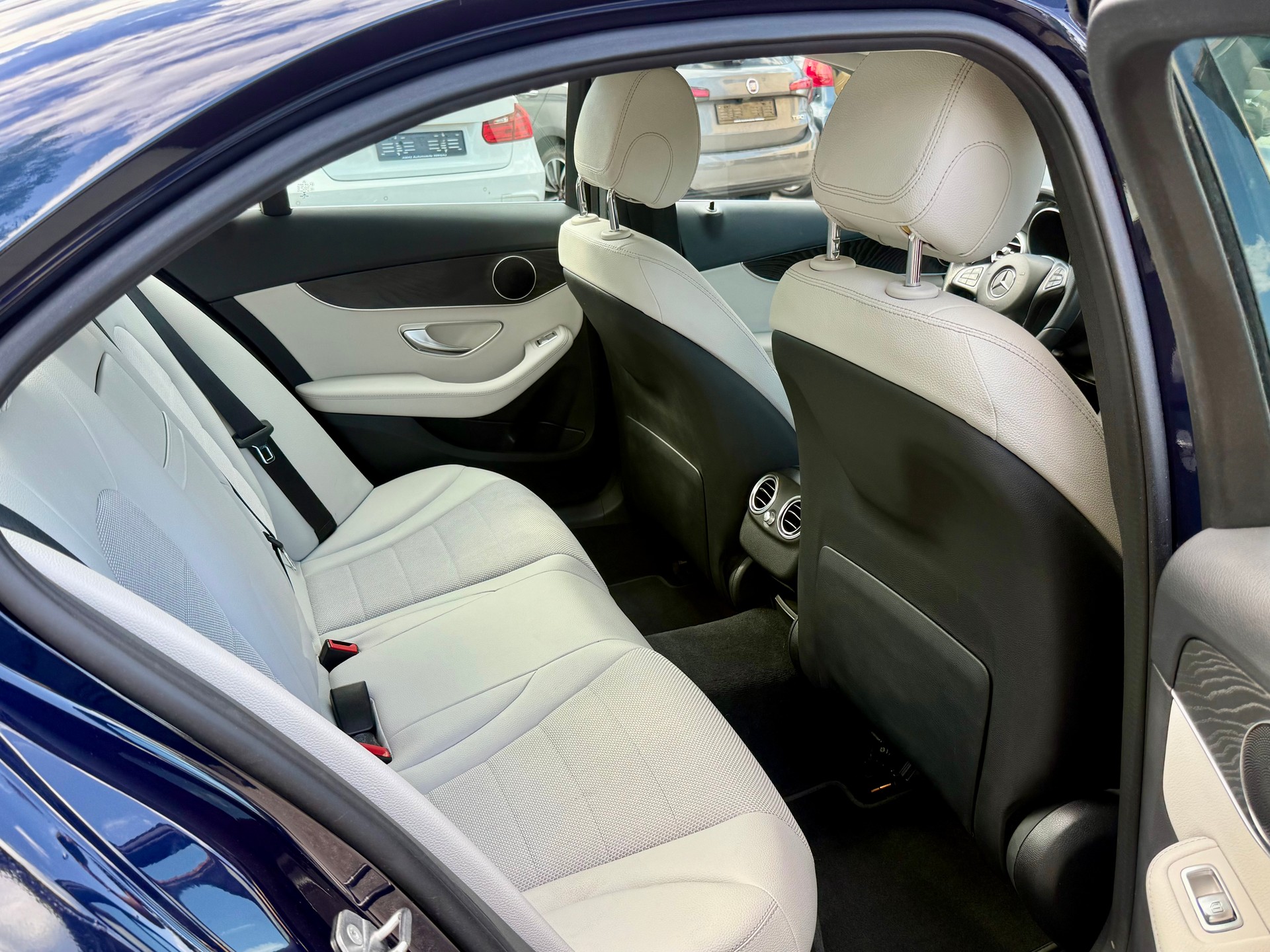 MERCEDES-BENZ C 250 BlueTEC 4Matic 7G-Tronic-image-13