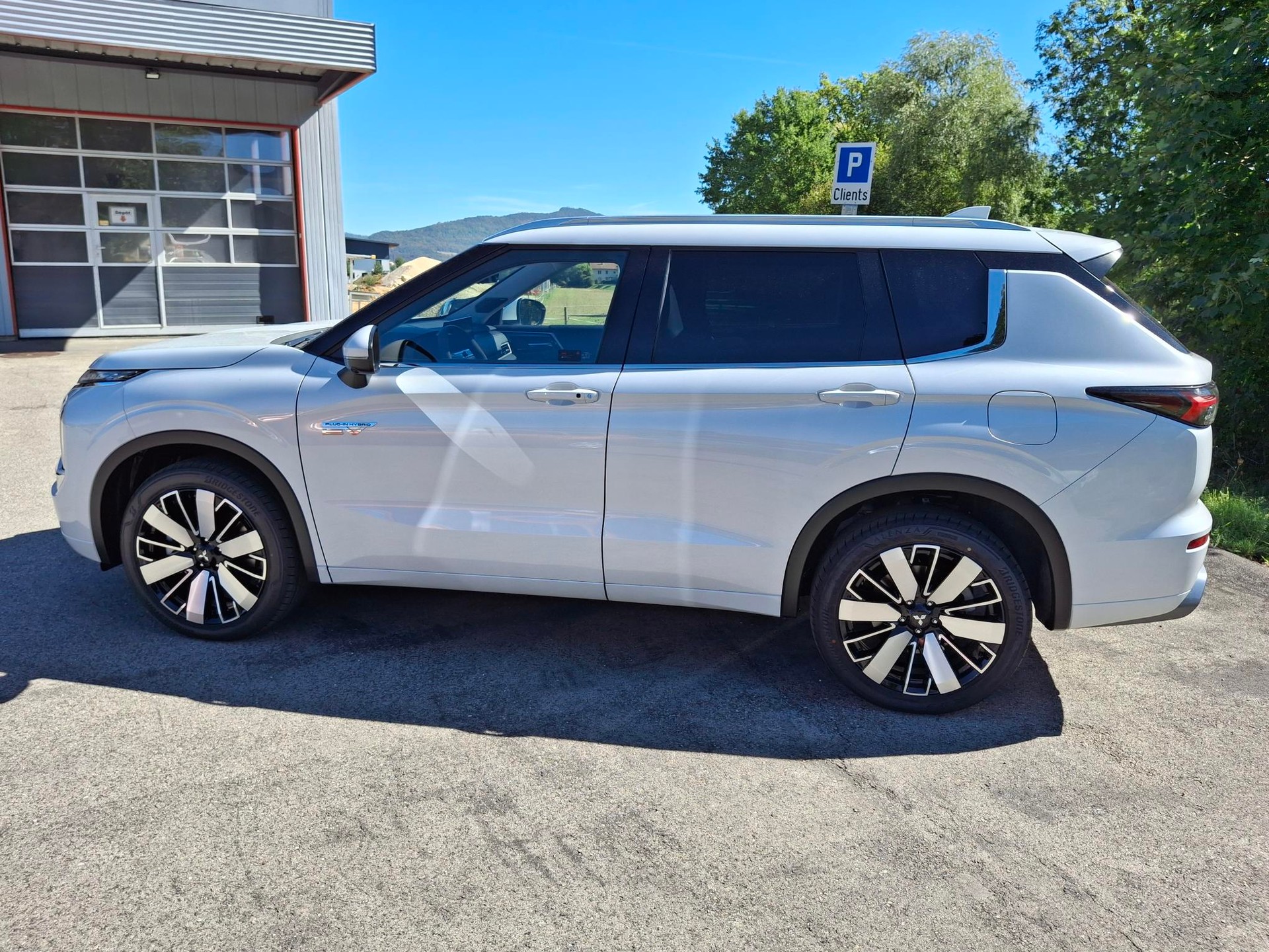 MITSUBISHI Outlander 2.4 PHEV Instyle Black Line 4WD Automatic-image-5