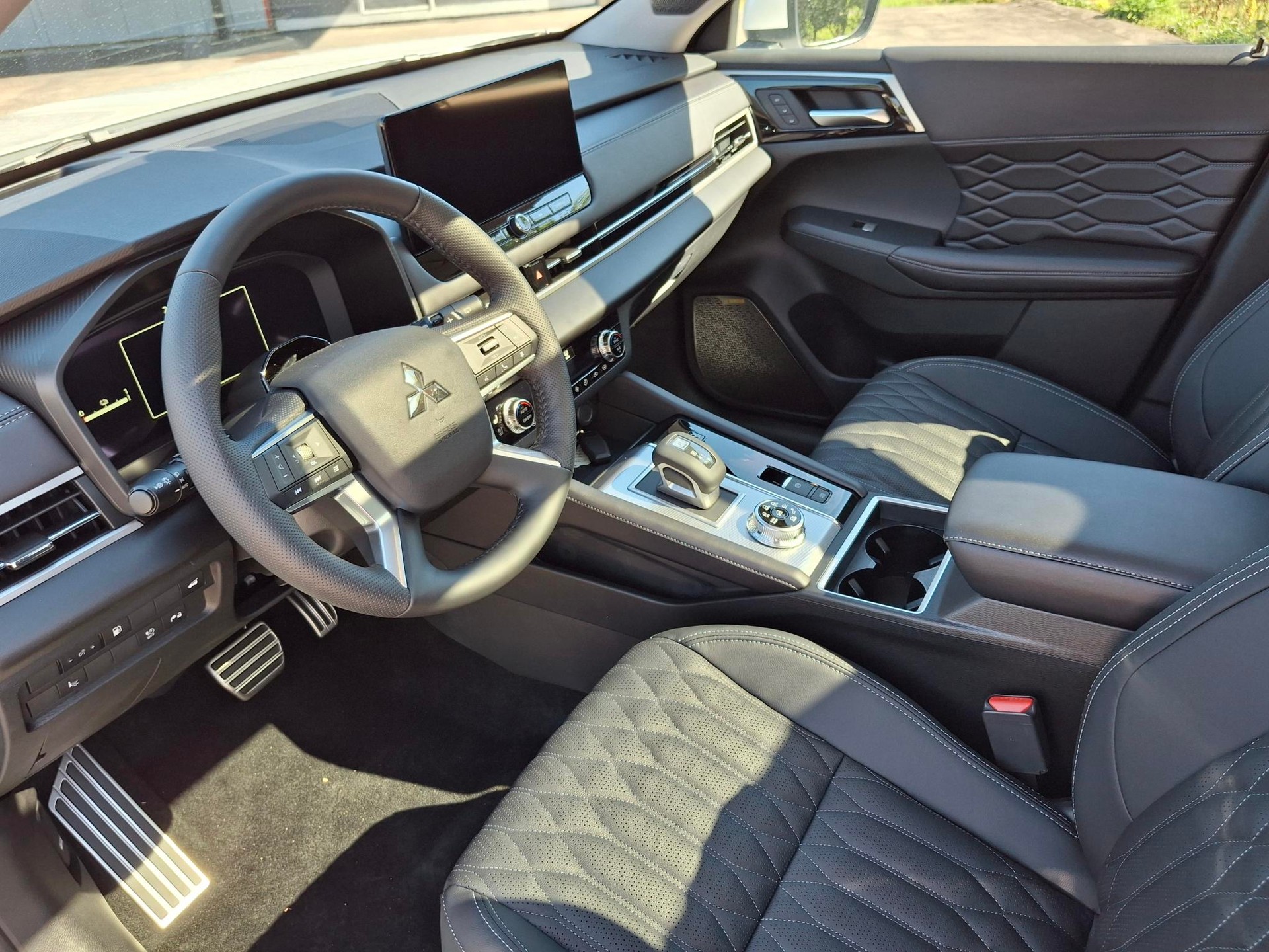 MITSUBISHI Outlander 2.4 PHEV Instyle Black Line 4WD Automatic-image-8