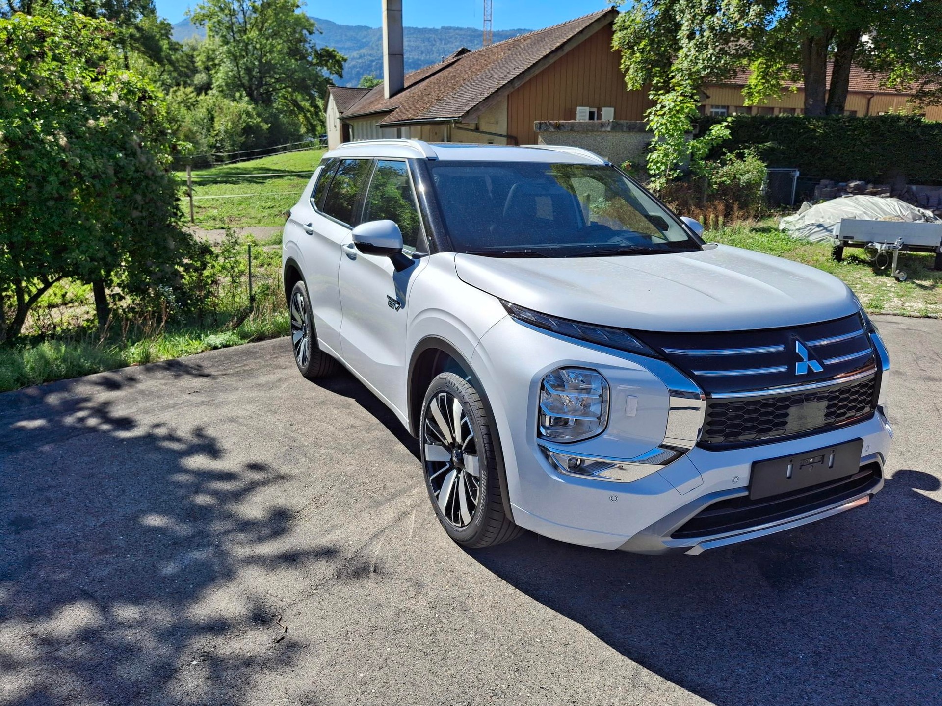 MITSUBISHI Outlander 2.4 PHEV Instyle Black Line 4WD Automatic-image-1
